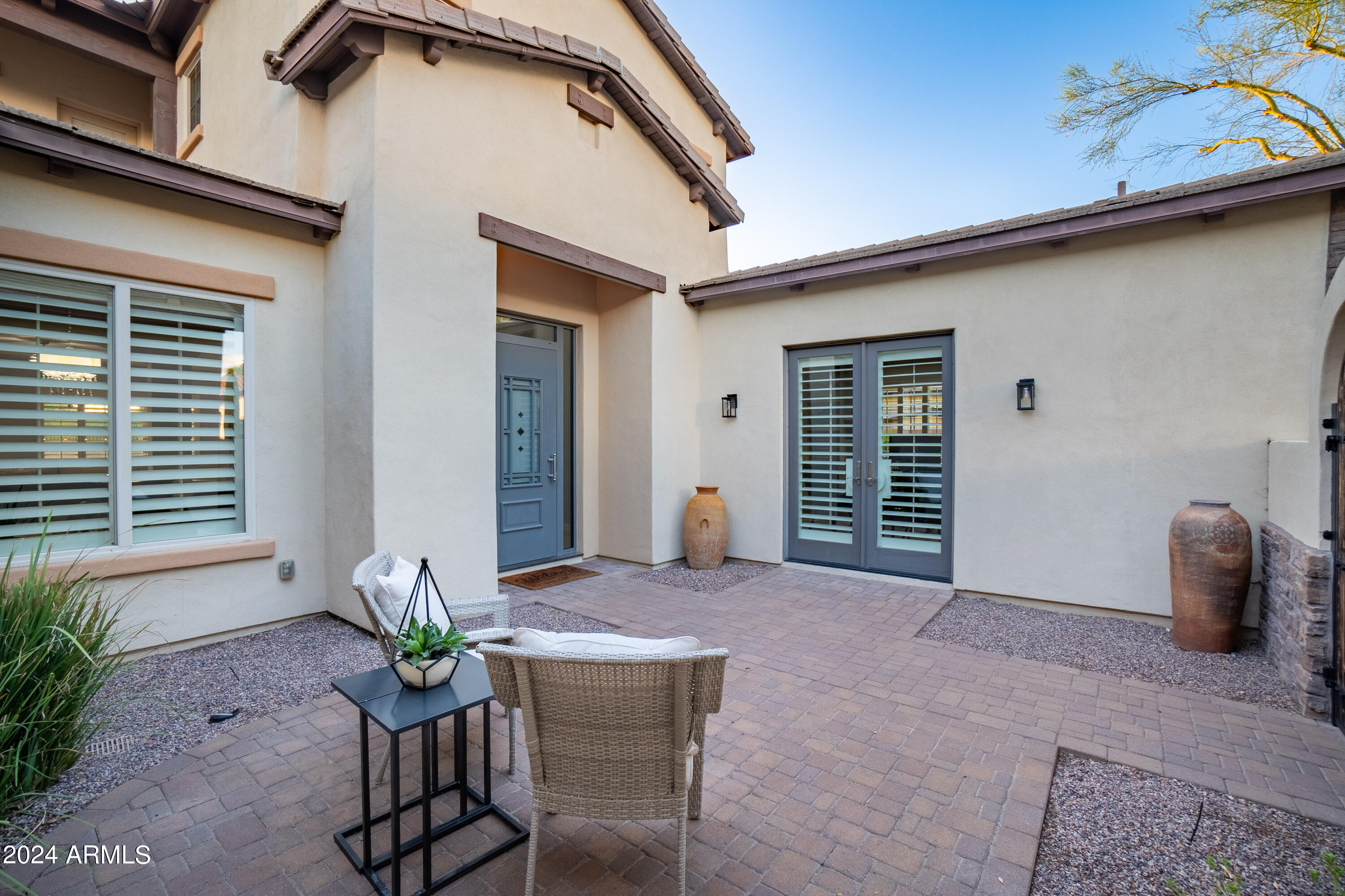 5216 E BARWICK Drive