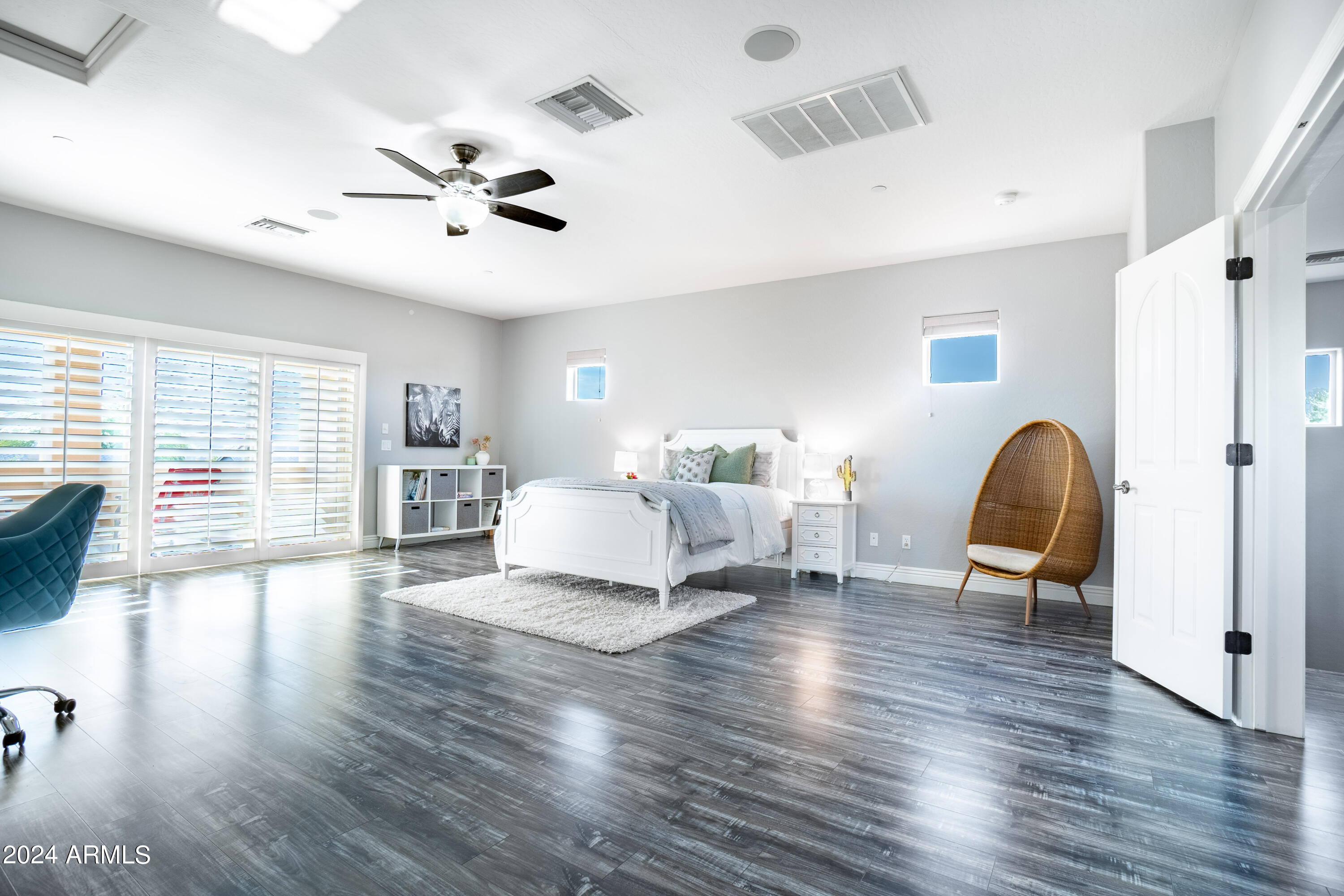 5216 E BARWICK Drive