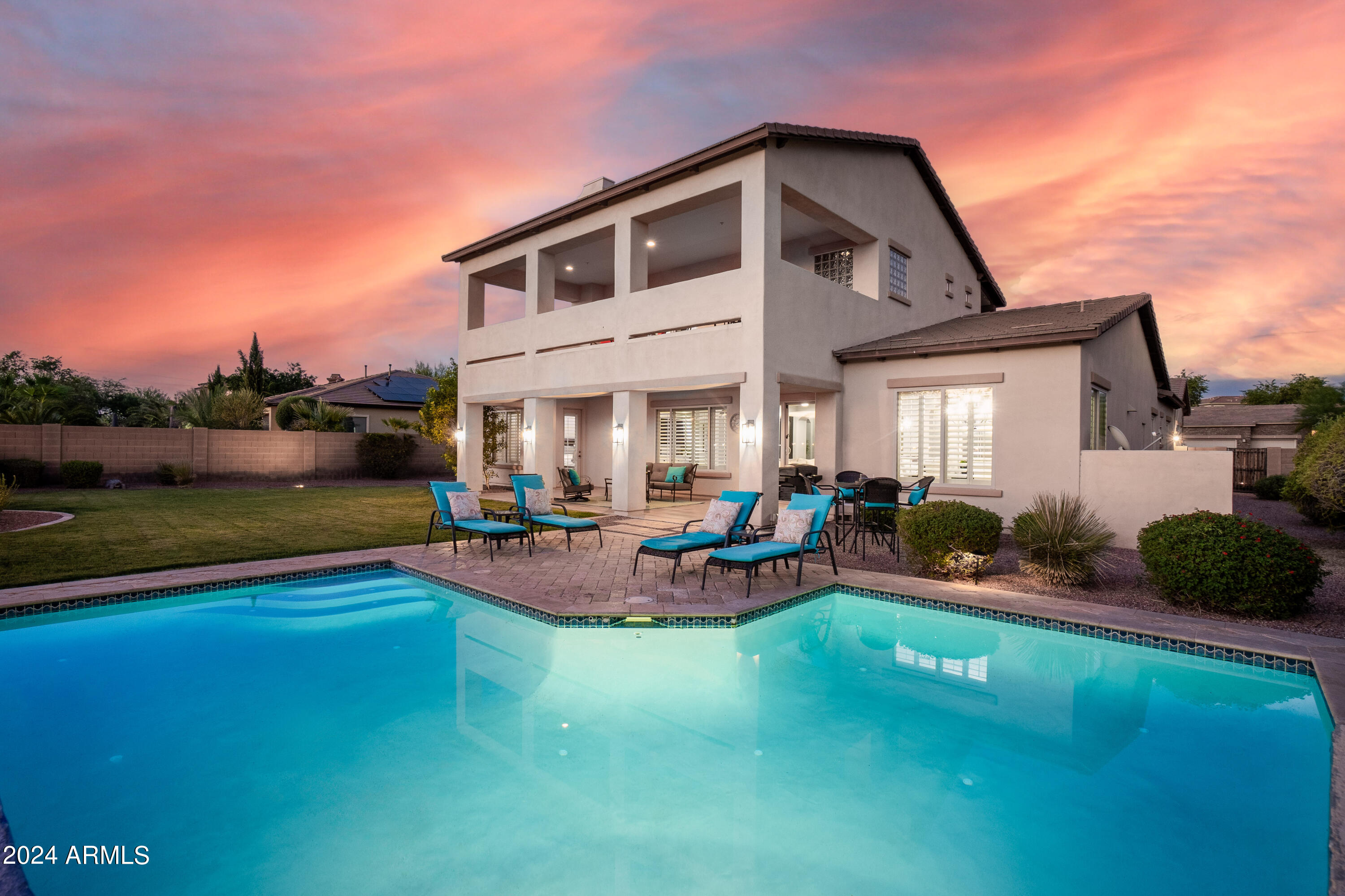 5216 E BARWICK Drive