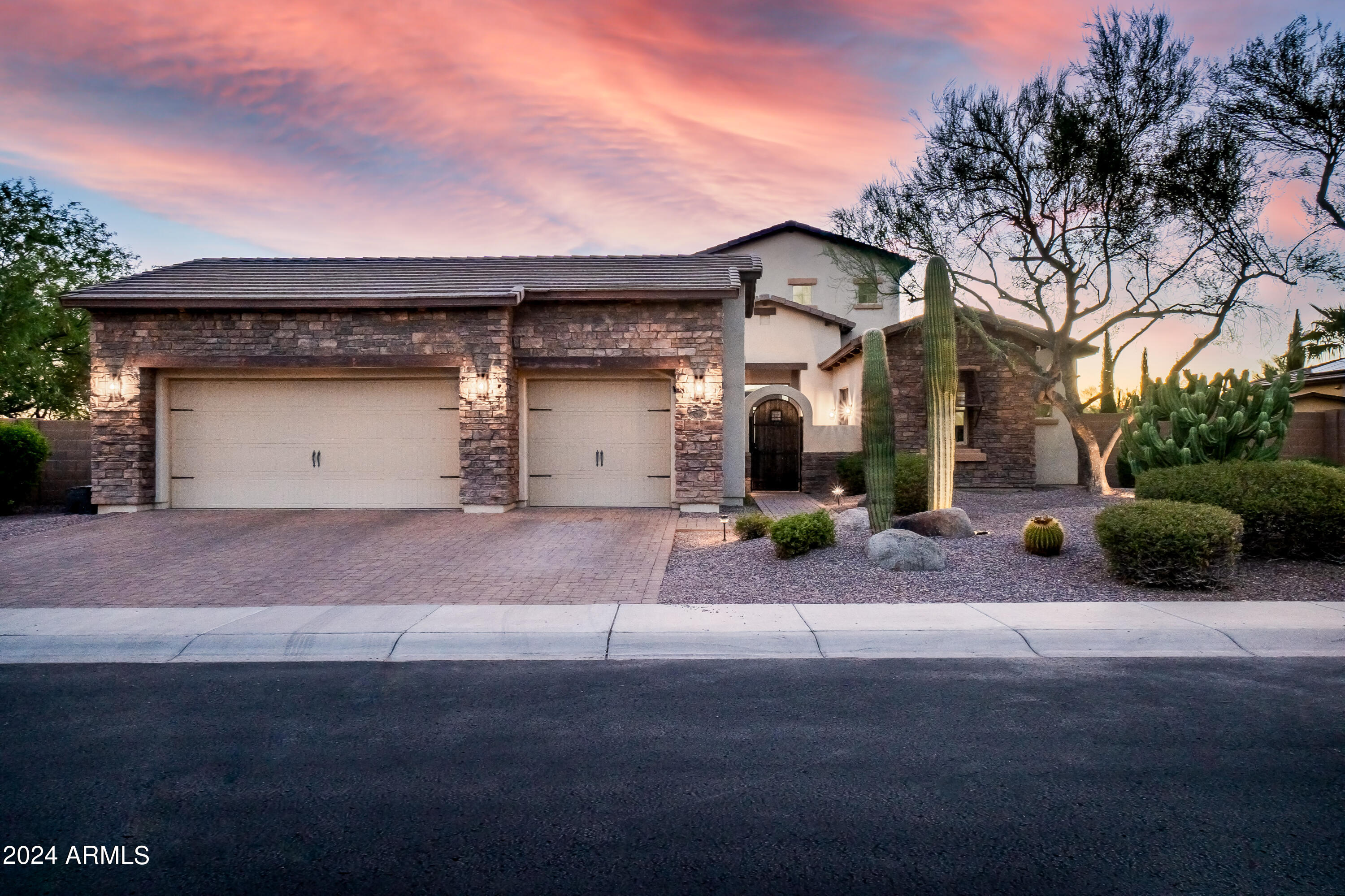 5216 E BARWICK Drive