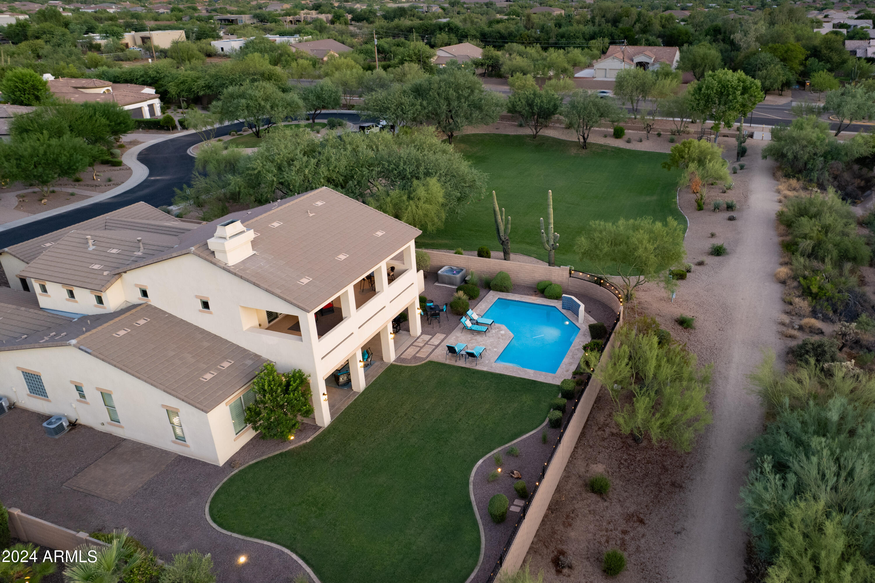 5216 E BARWICK Drive