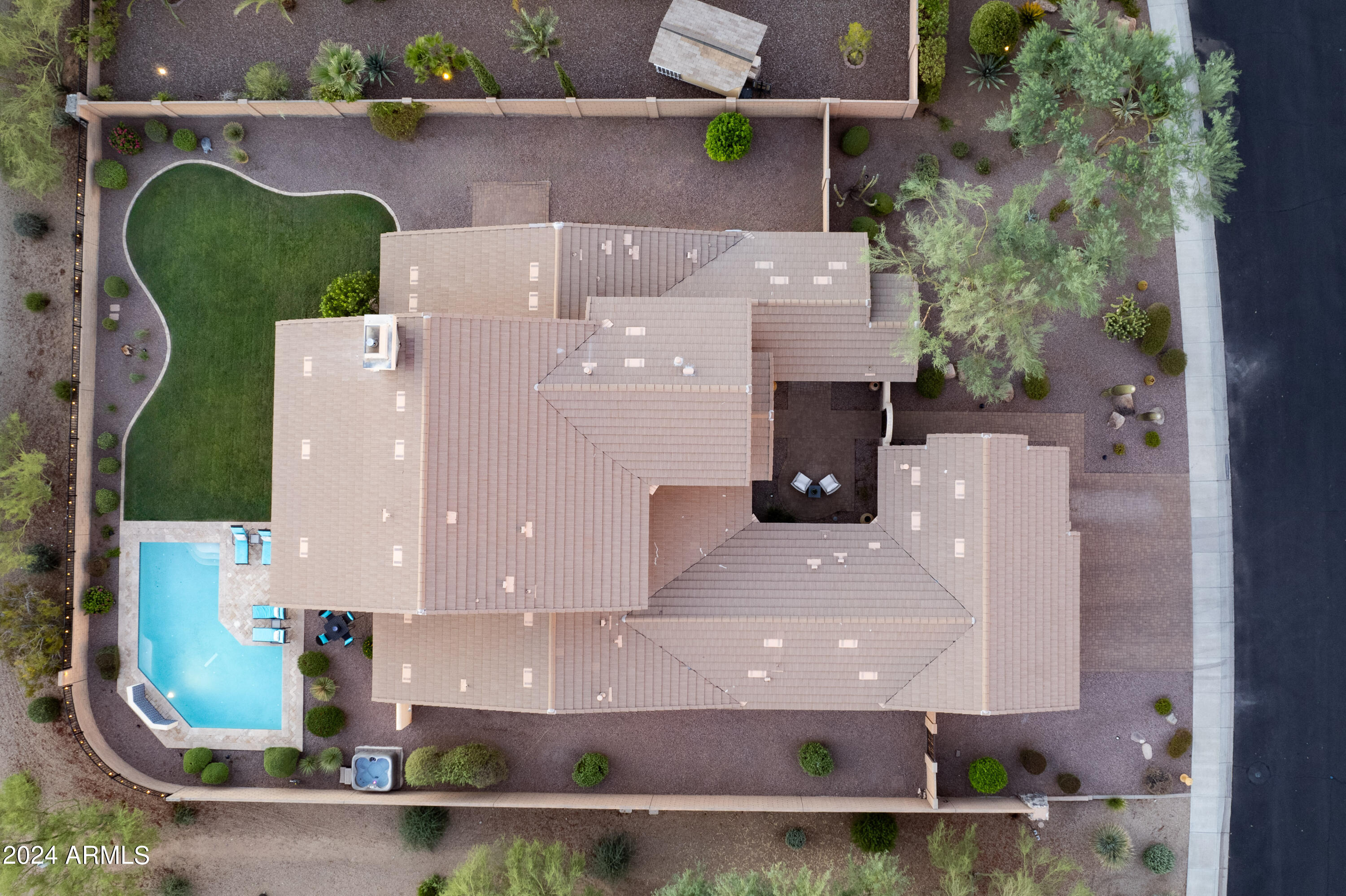 5216 E BARWICK Drive