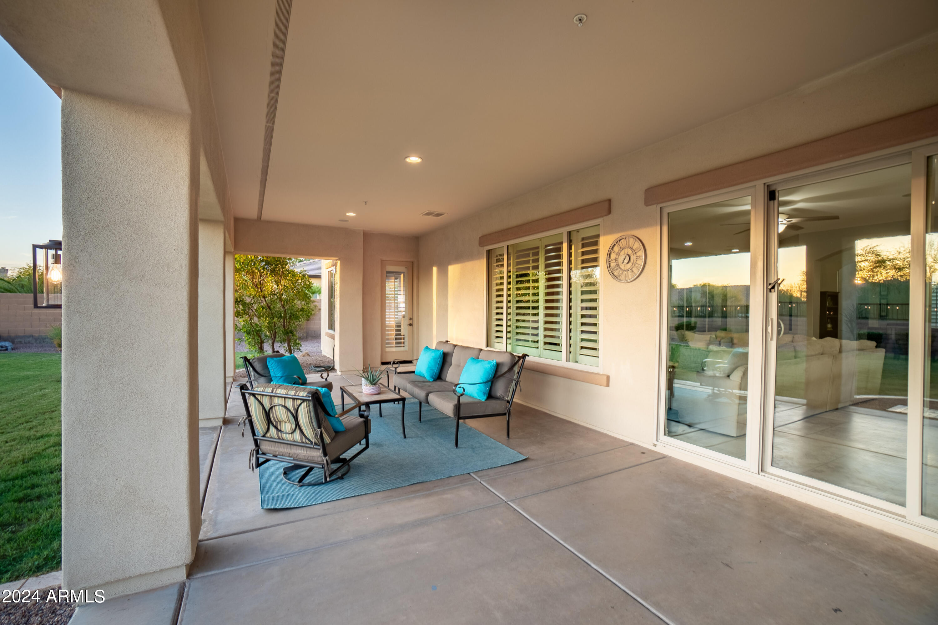 5216 E BARWICK Drive