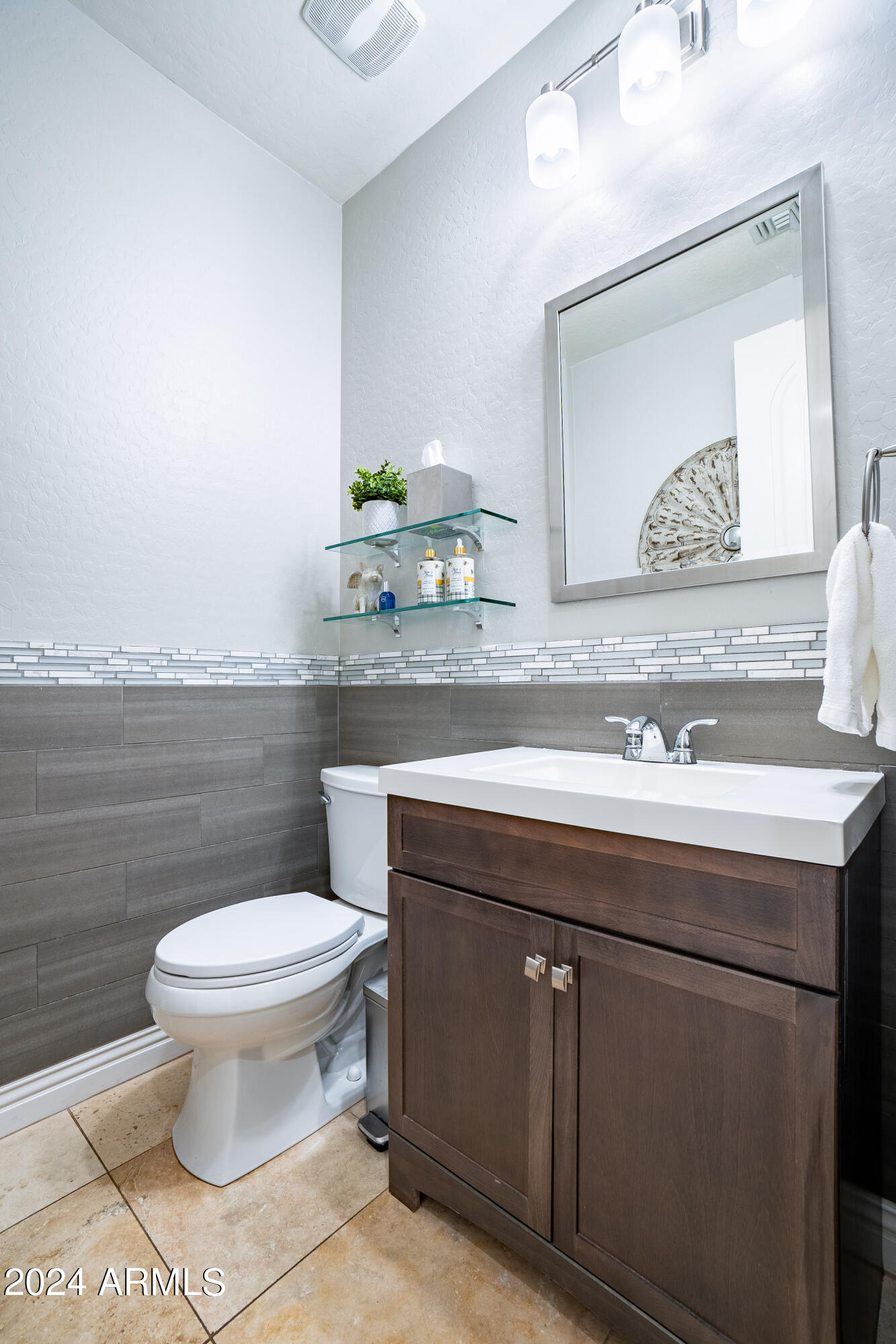 5216 E BARWICK Drive