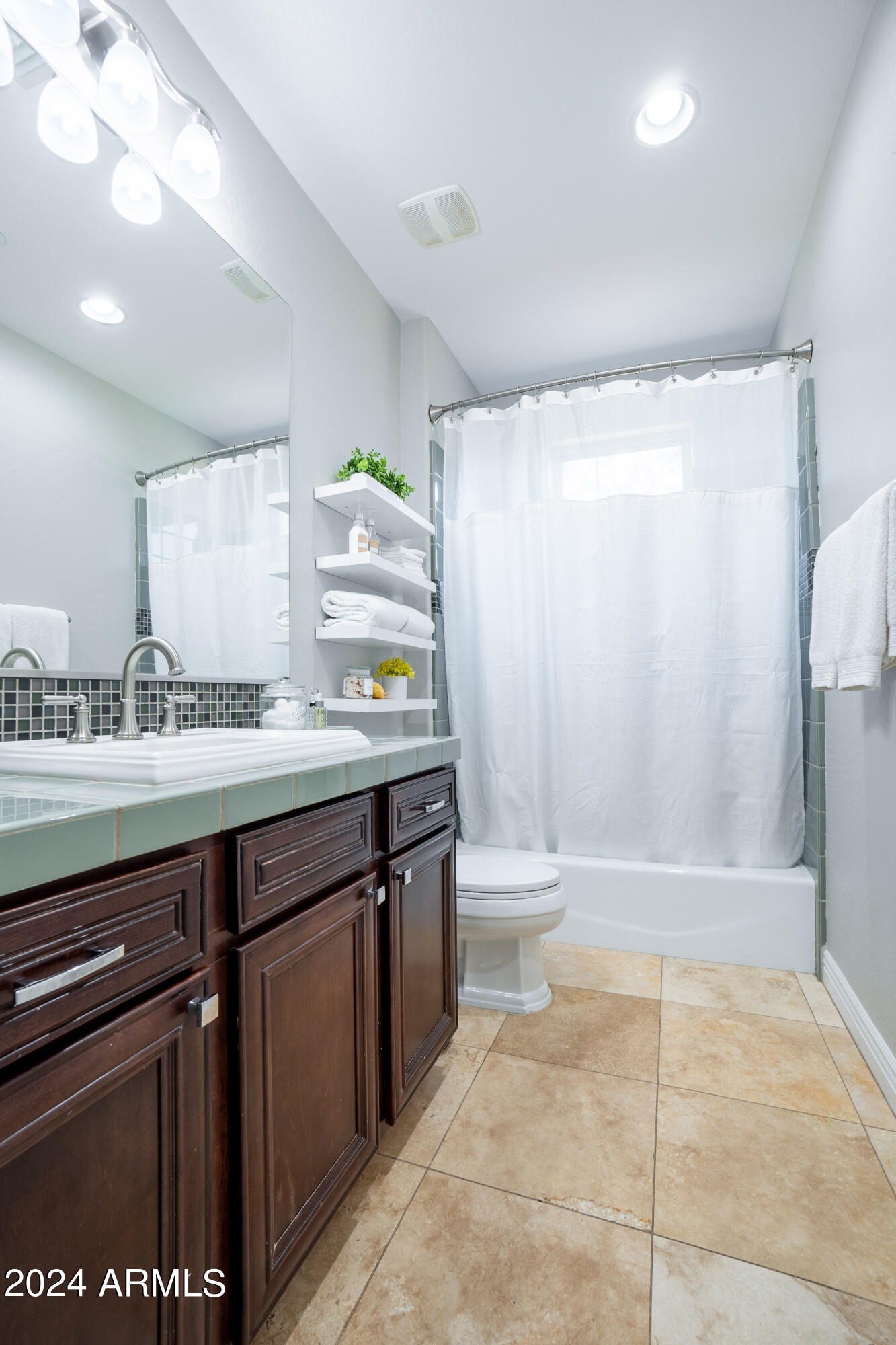 5216 E BARWICK Drive