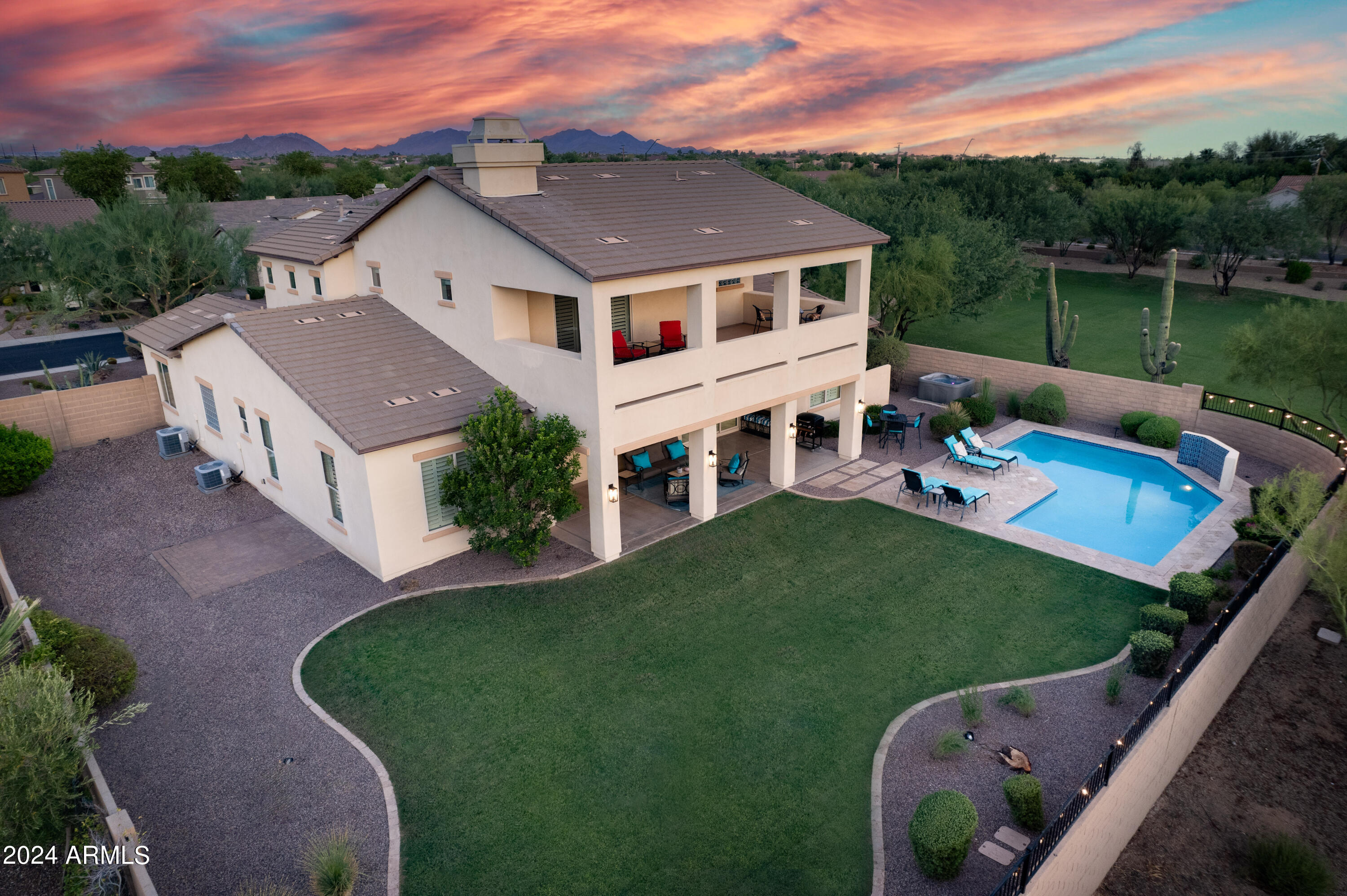 5216 E BARWICK Drive