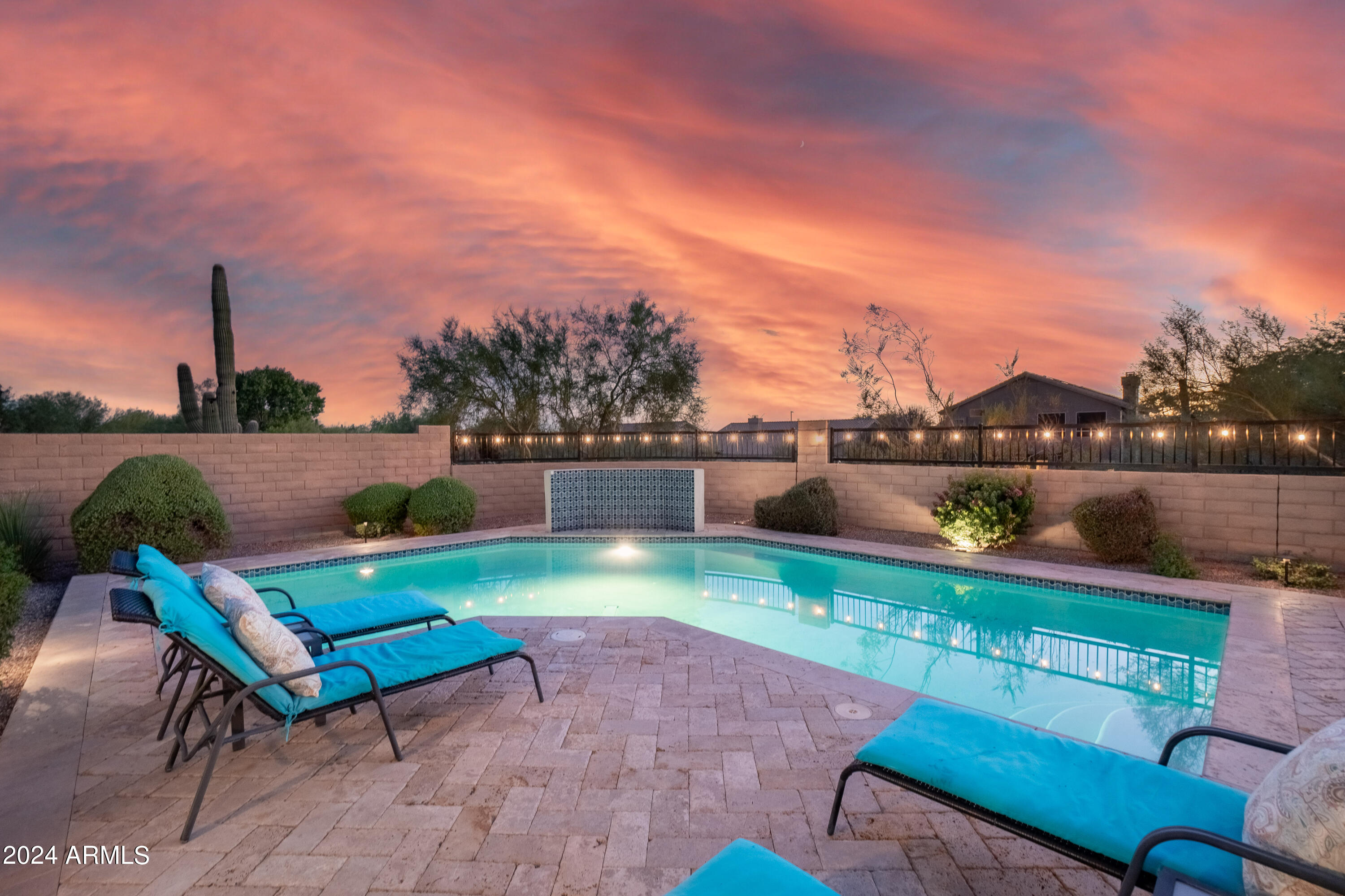 5216 E BARWICK Drive