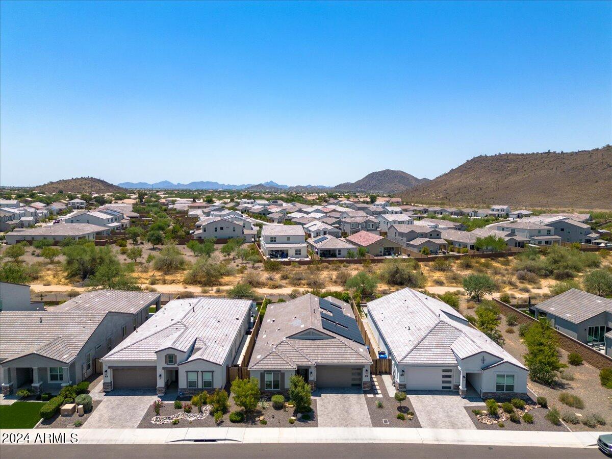2041 E QUESTA Drive