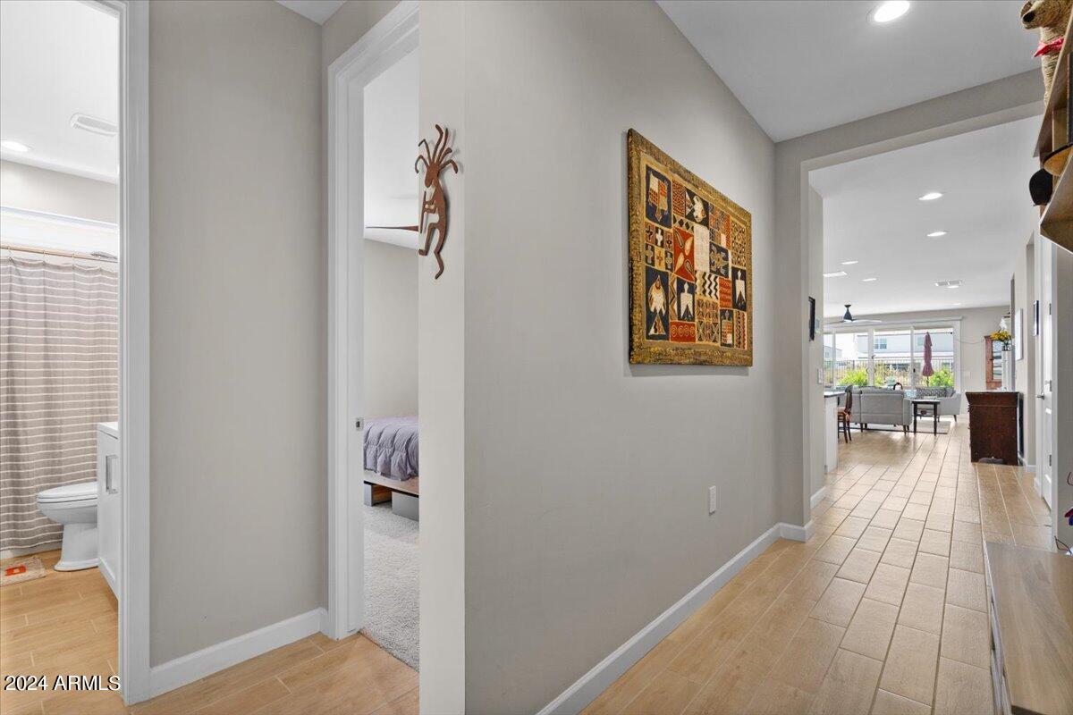 2041 E QUESTA Drive