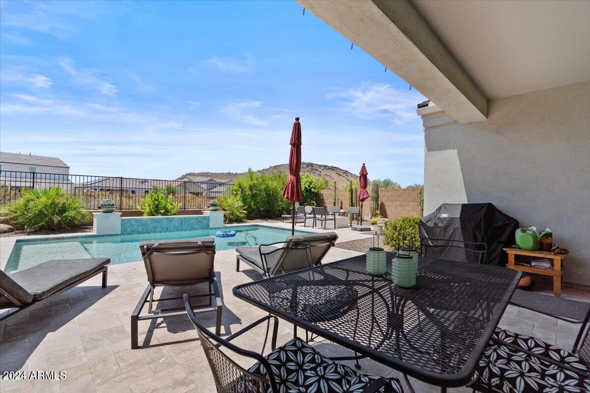 2041 E QUESTA Drive