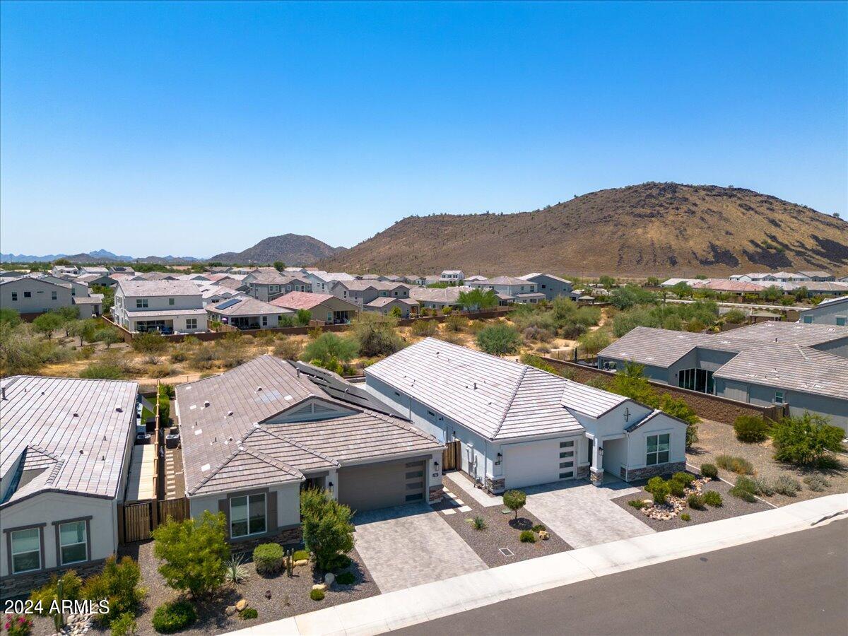 2041 E QUESTA Drive