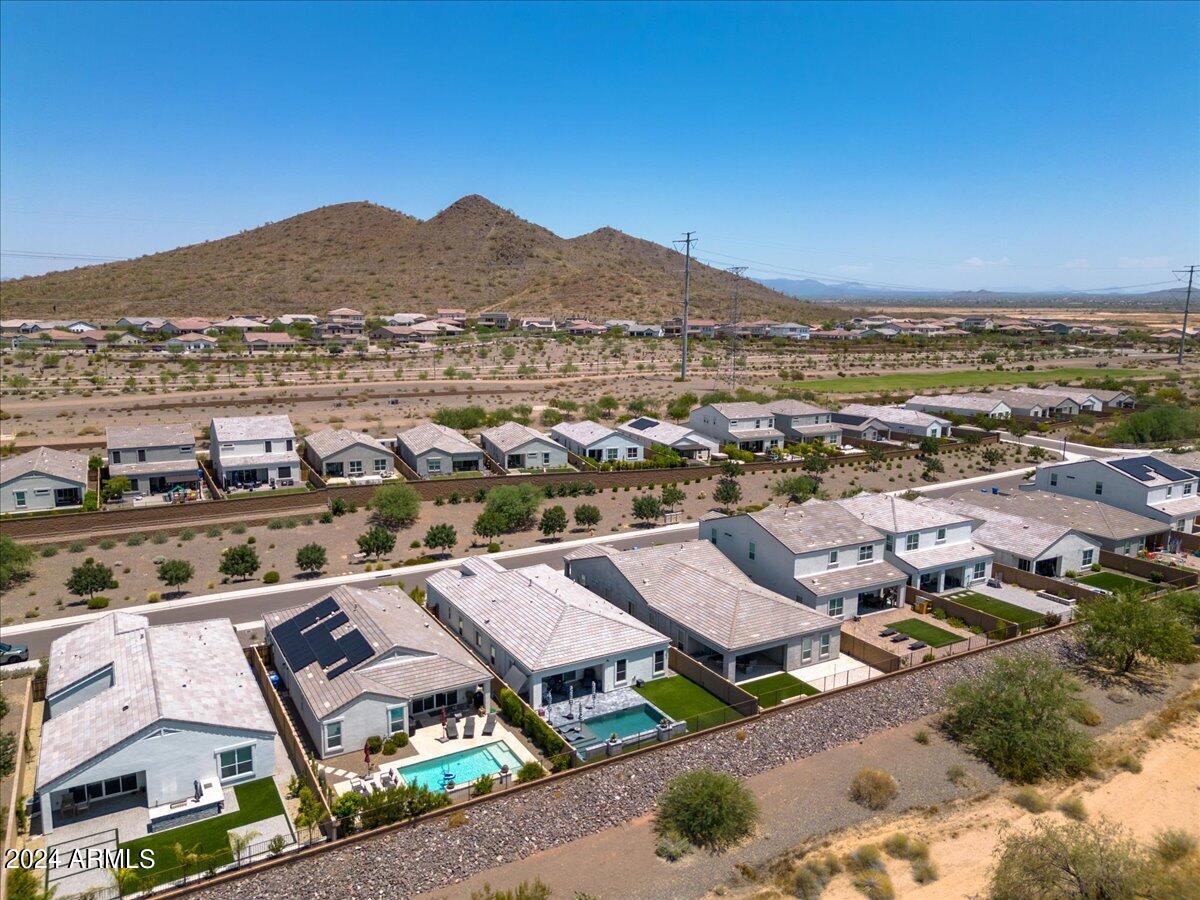 2041 E QUESTA Drive