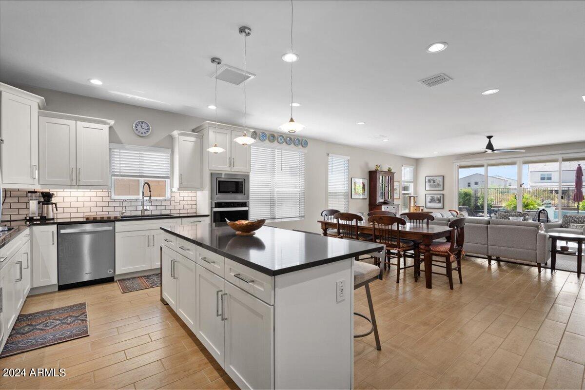 2041 E QUESTA Drive