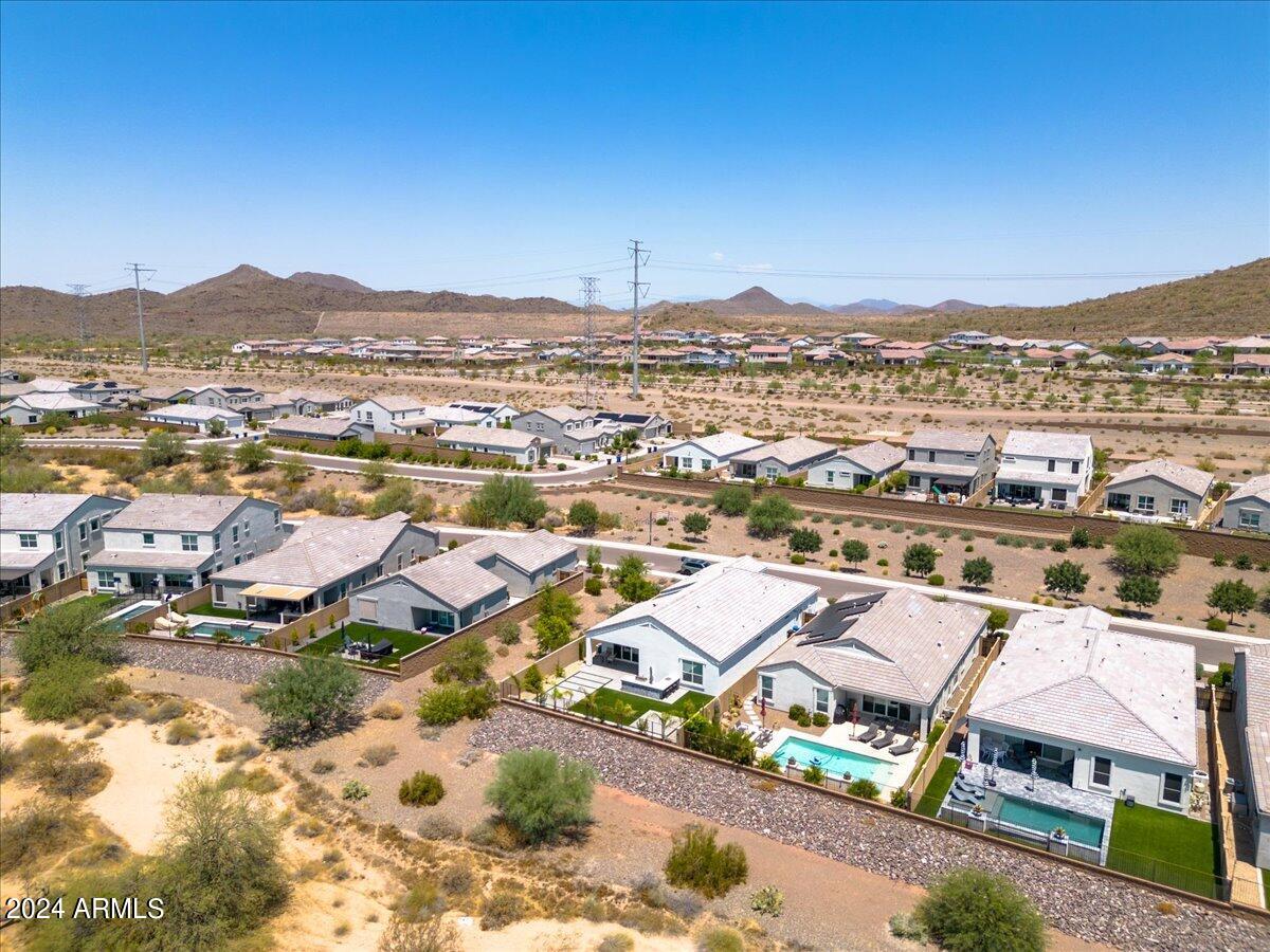 2041 E QUESTA Drive