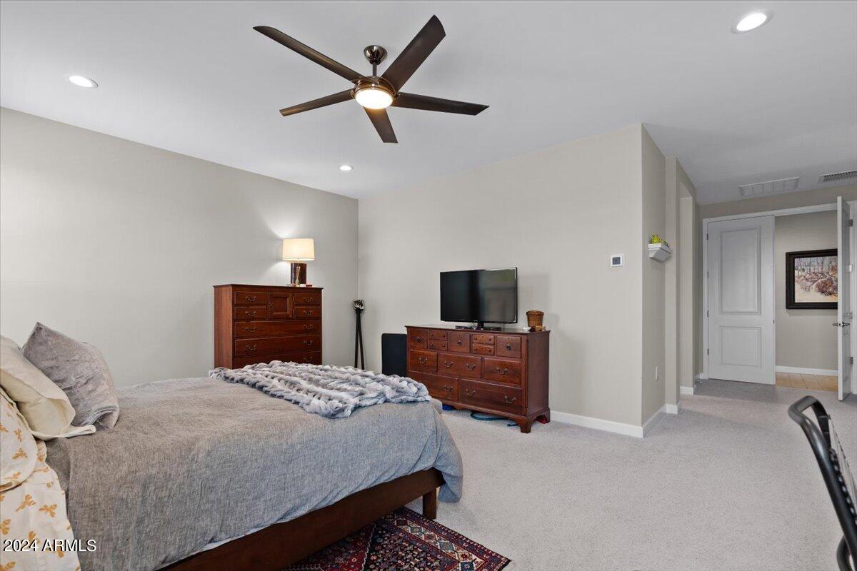 2041 E QUESTA Drive