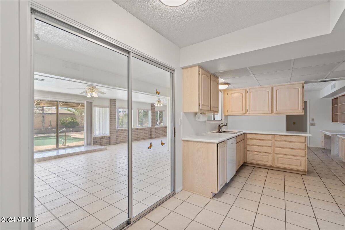 17210 N FOOTHILLS Drive