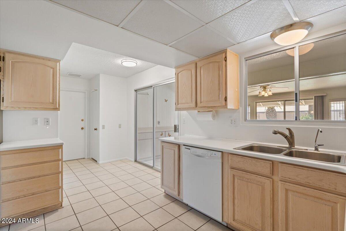 17210 N FOOTHILLS Drive