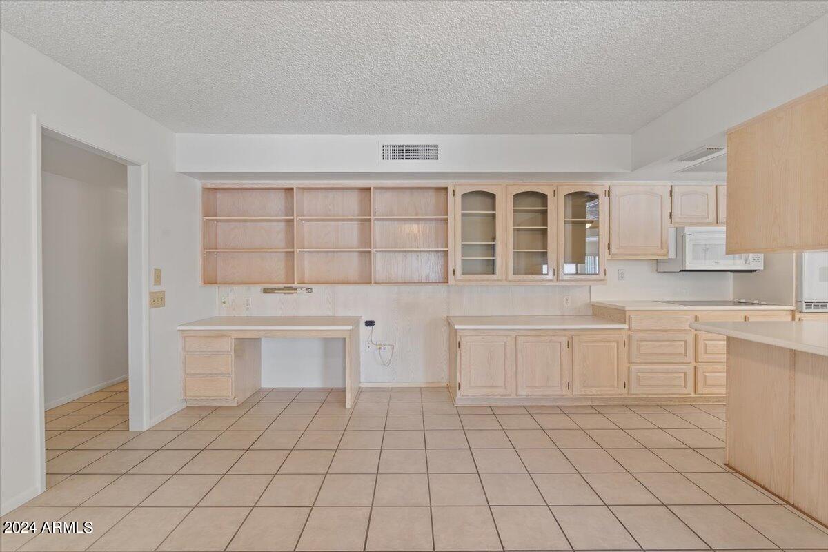 17210 N FOOTHILLS Drive