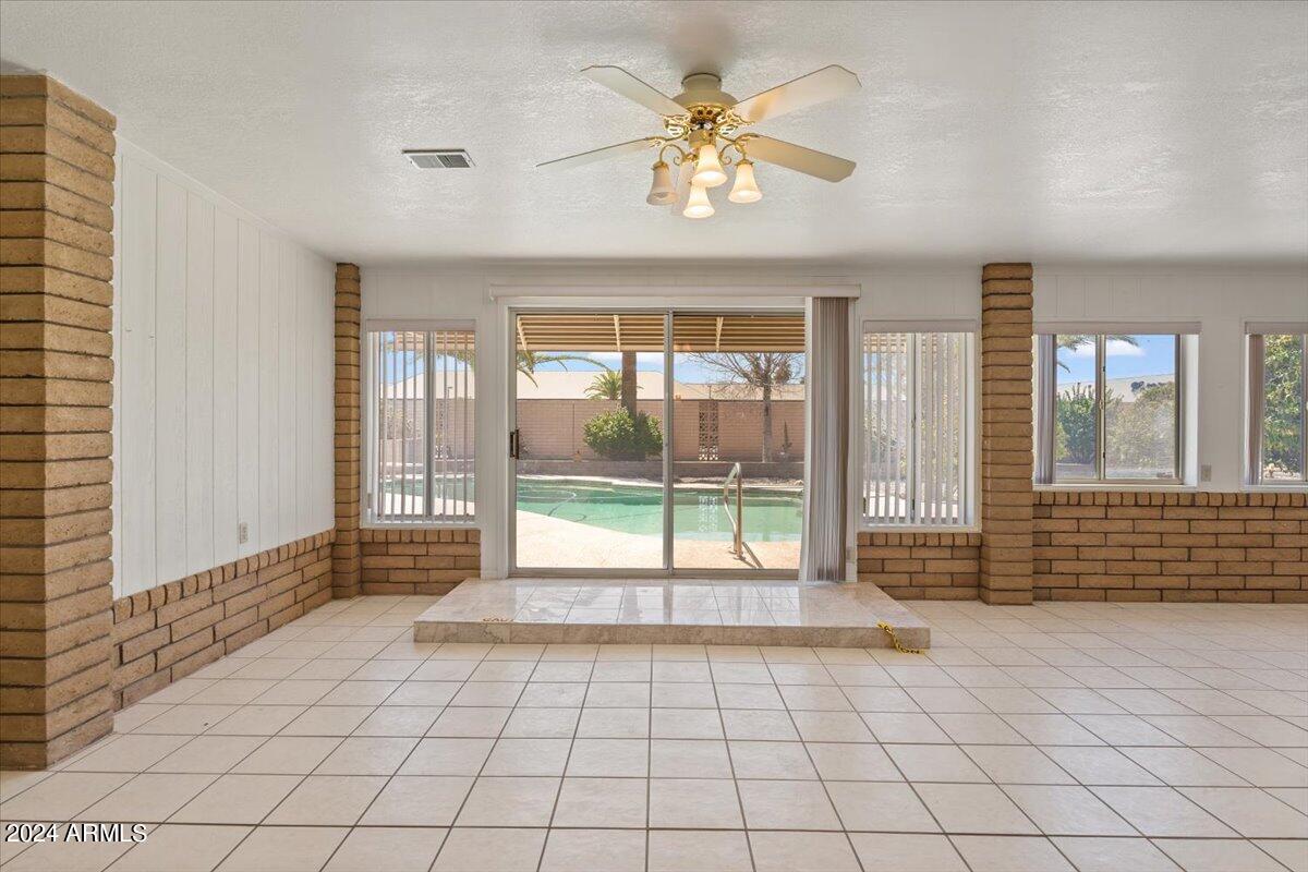 17210 N FOOTHILLS Drive