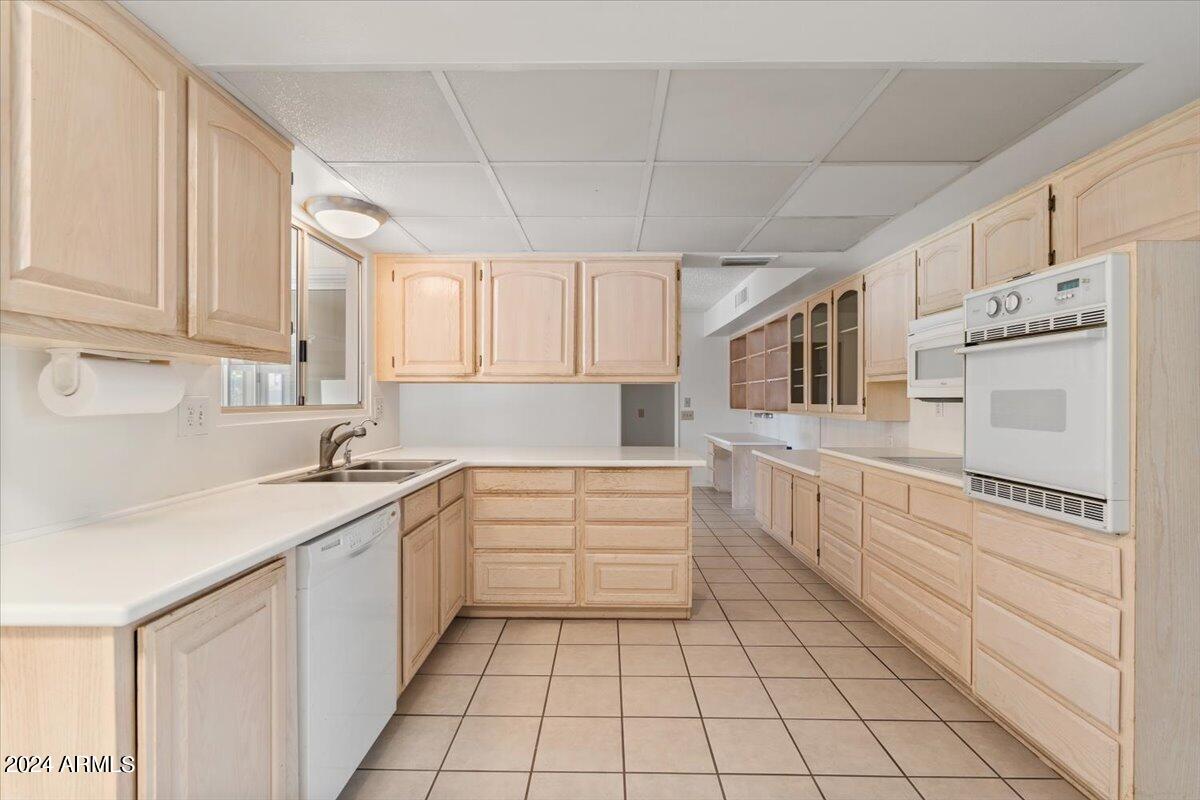 17210 N FOOTHILLS Drive