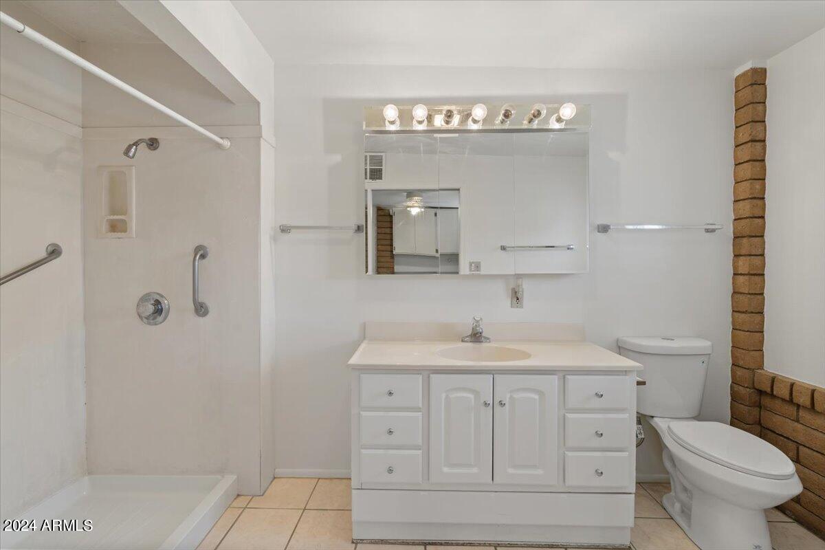 17210 N FOOTHILLS Drive