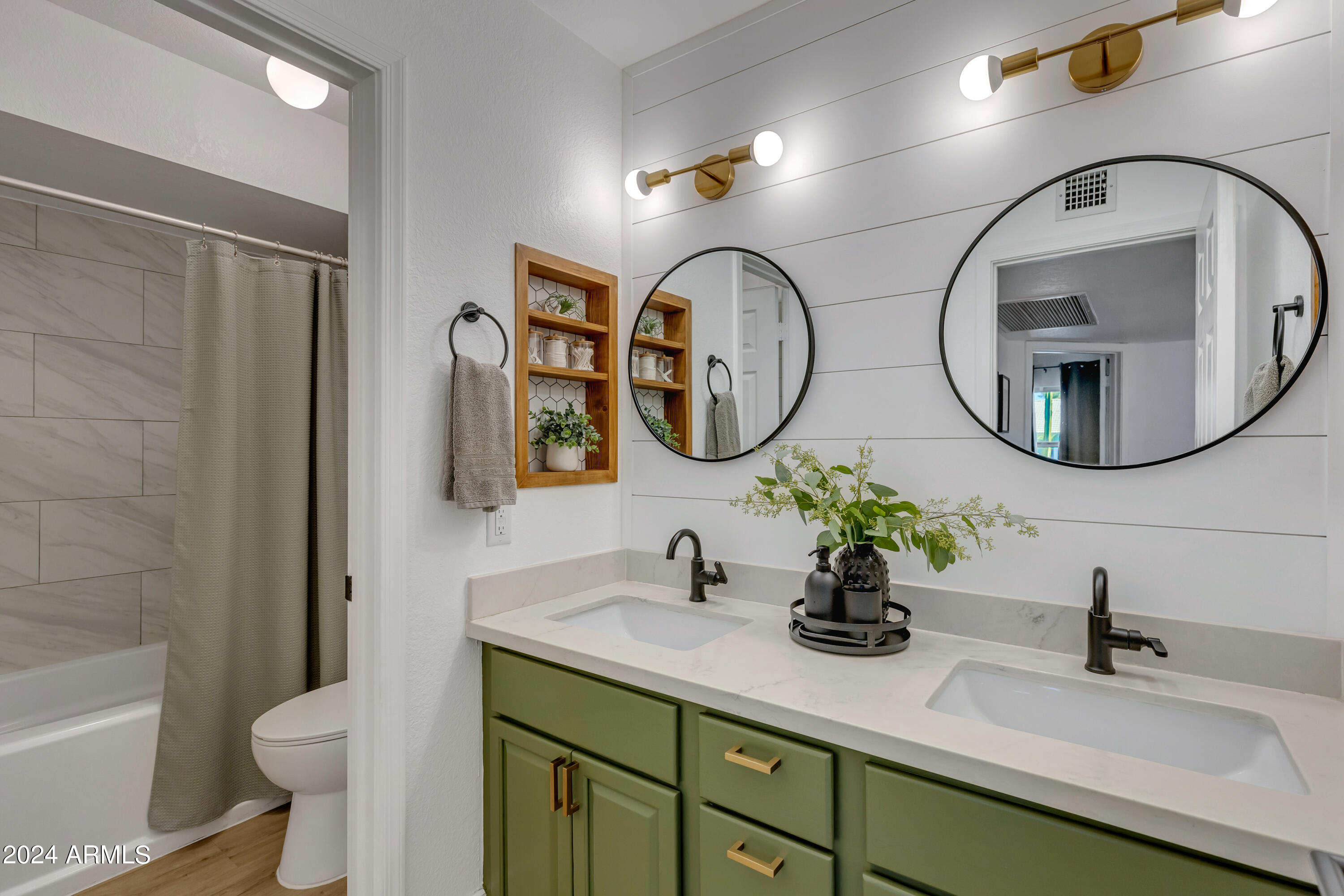 426 E MERRILL Avenue