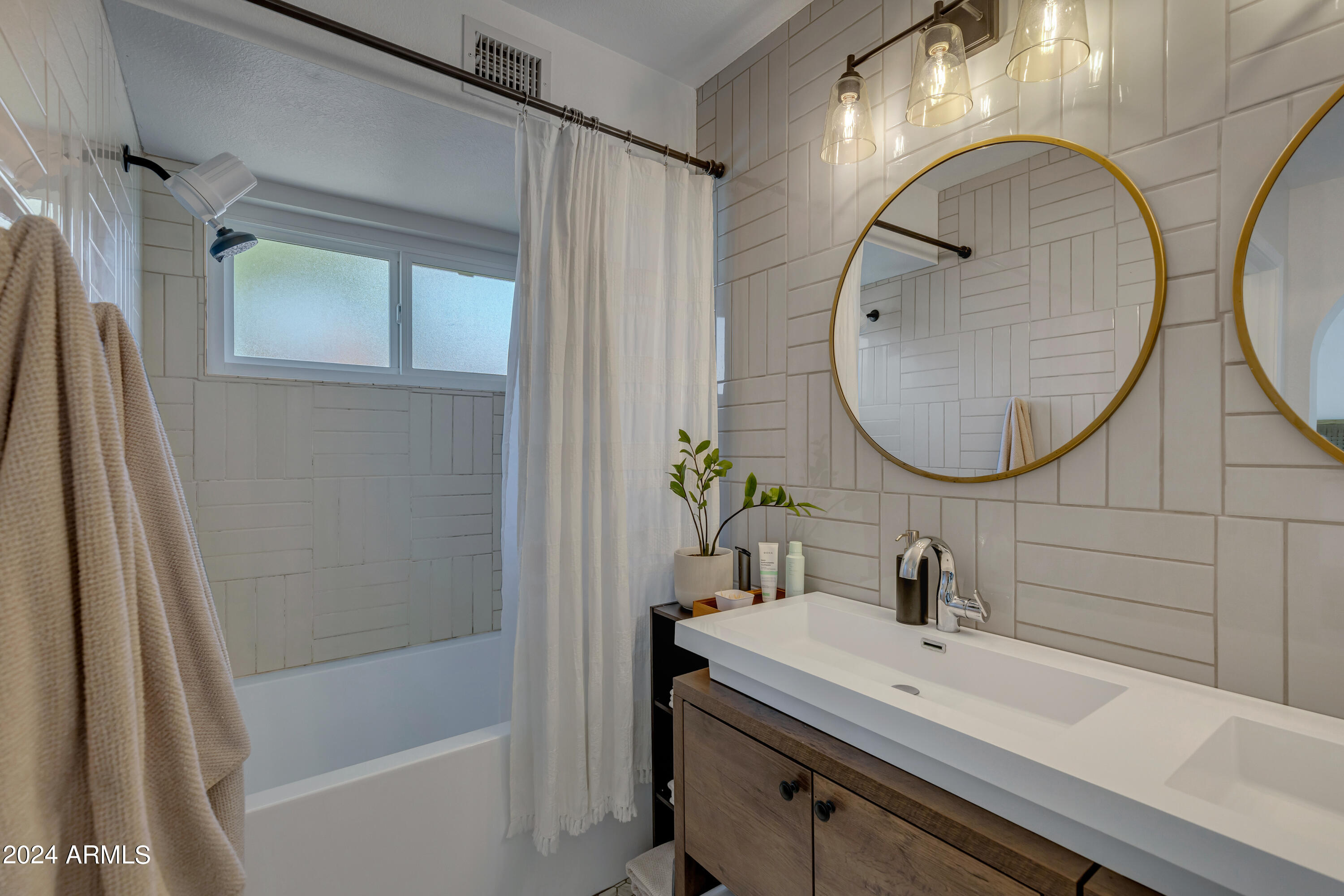 426 E MERRILL Avenue