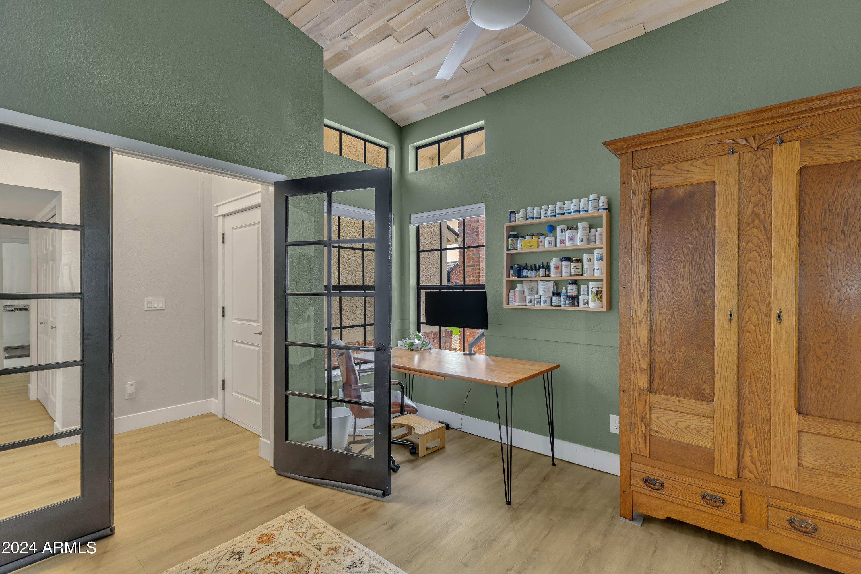 426 E MERRILL Avenue