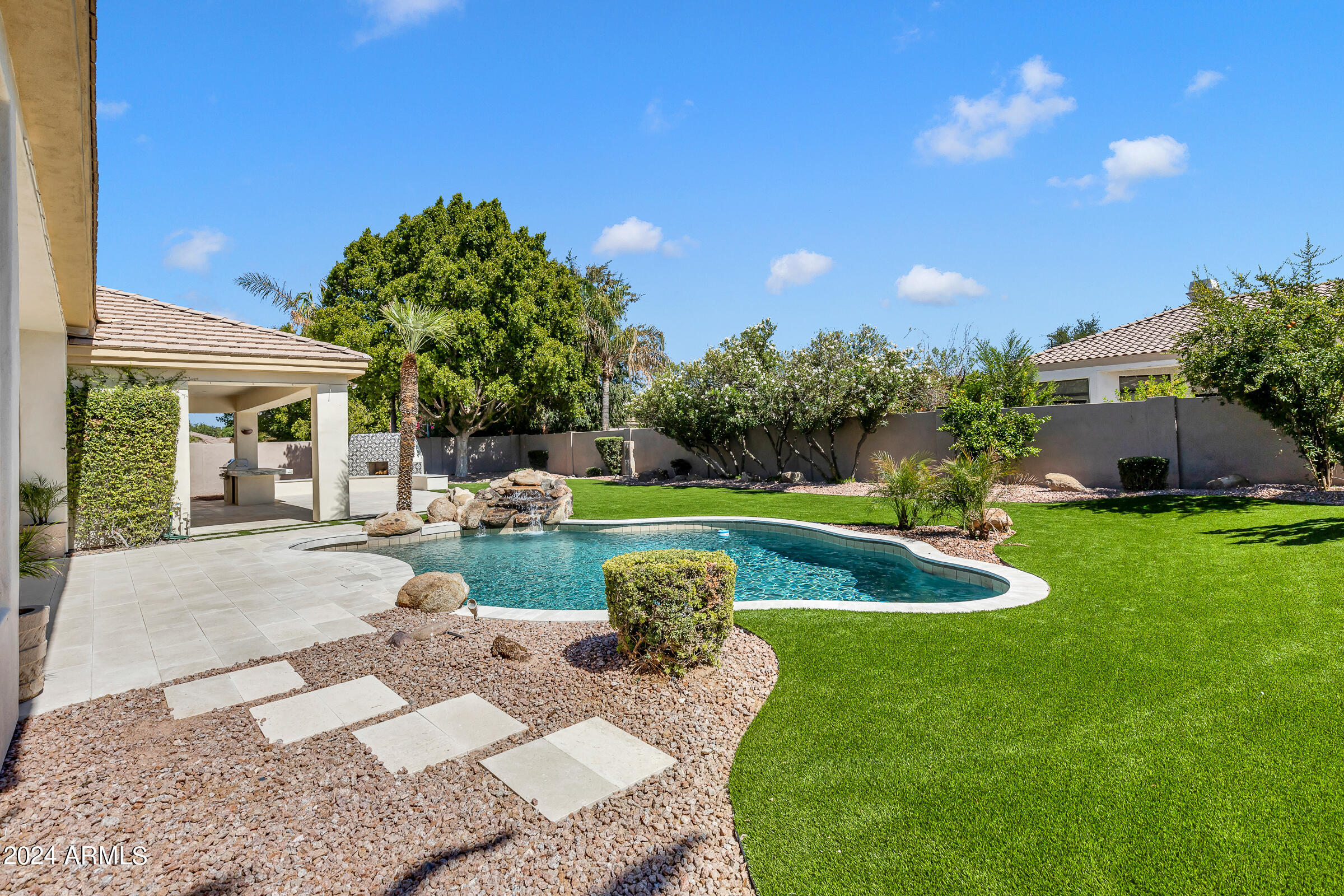 1763 W Blue Ridge Way