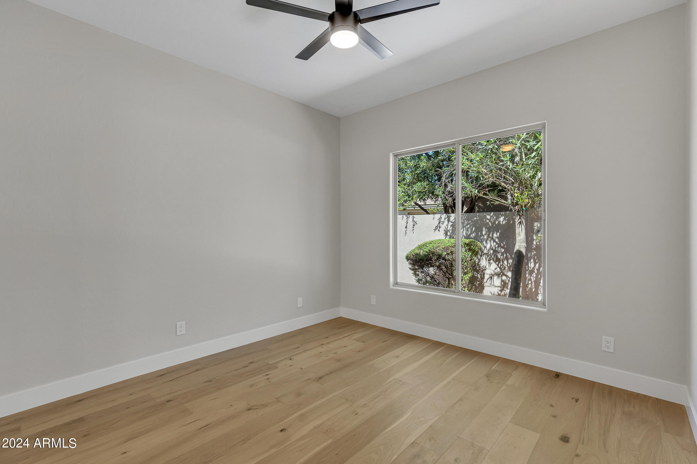 1763 W Blue Ridge Way