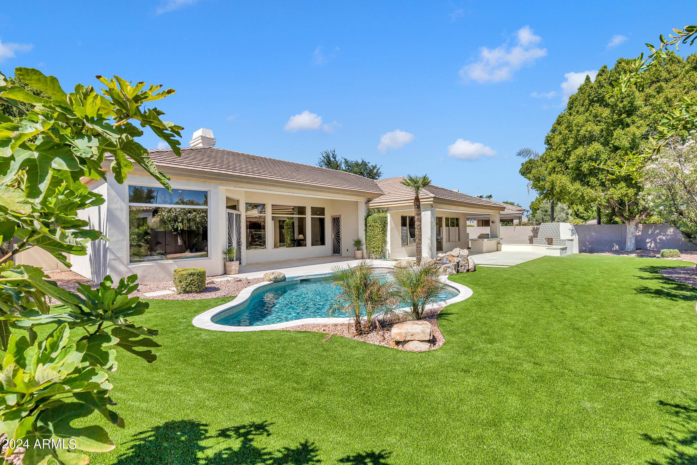 1763 W Blue Ridge Way