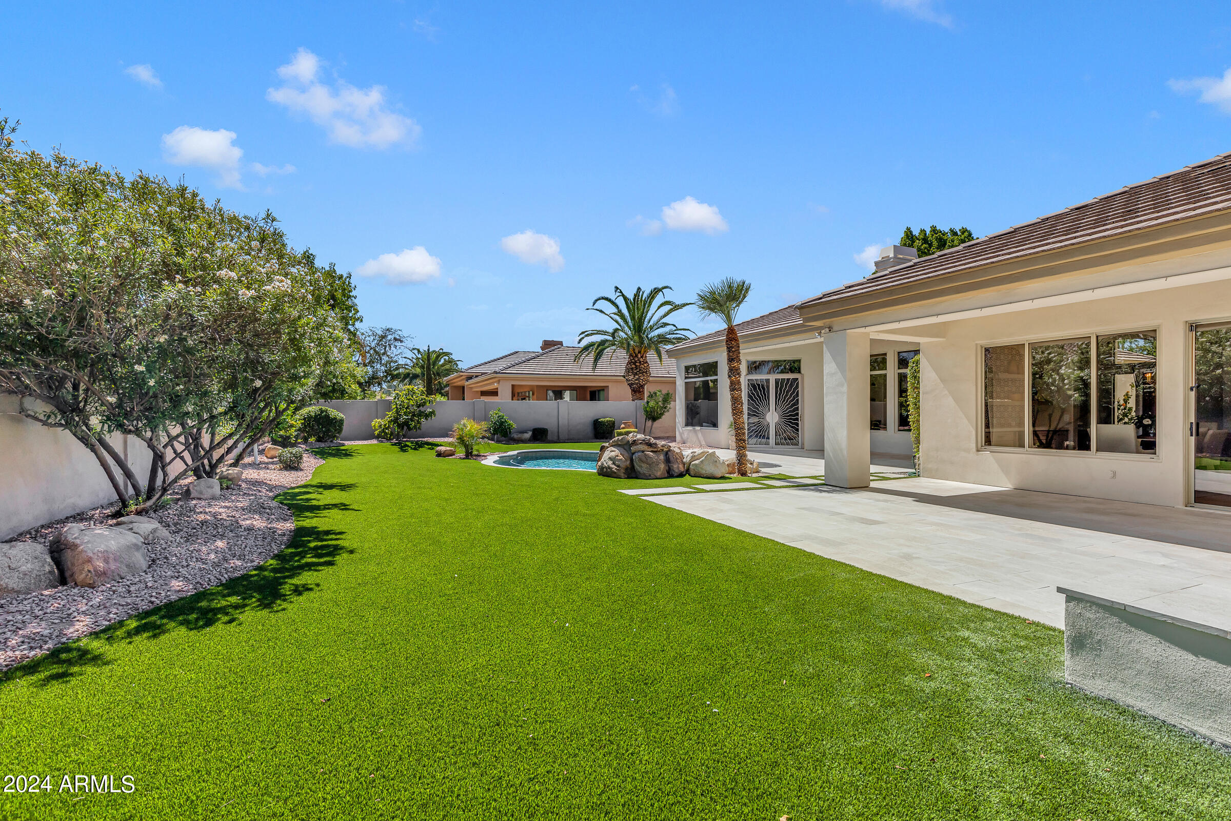 1763 W Blue Ridge Way