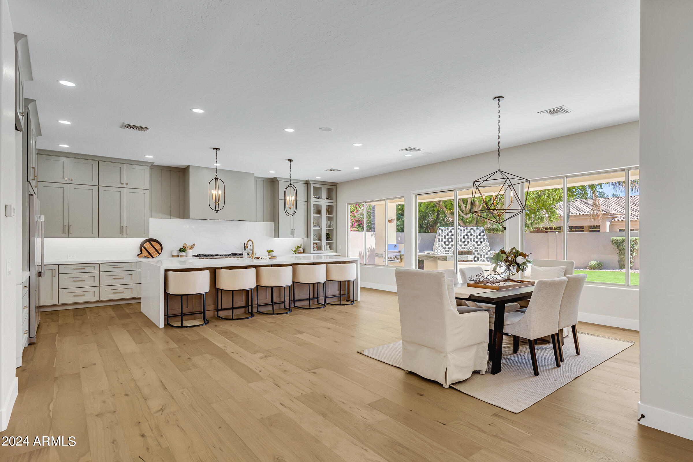 1763 W Blue Ridge Way