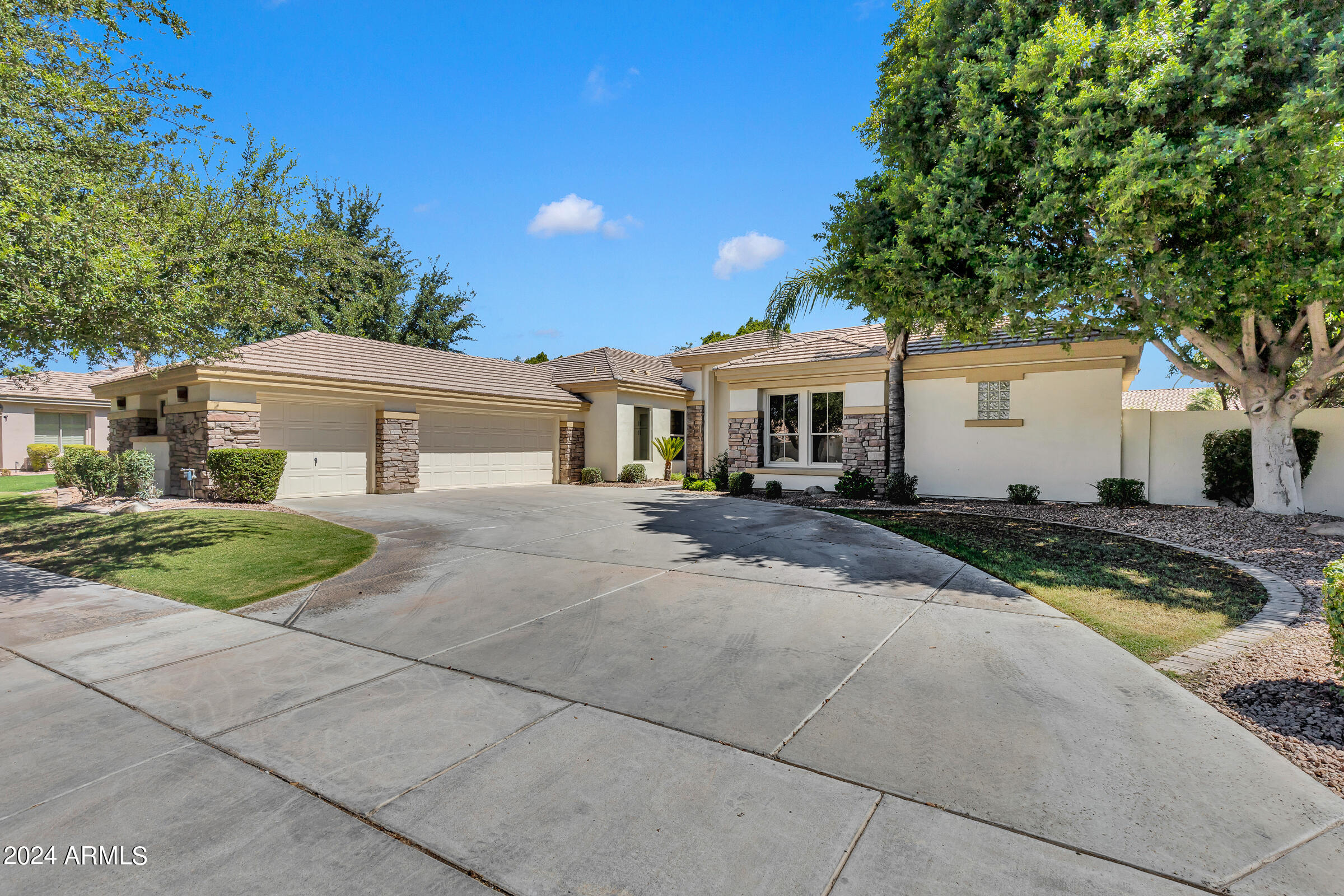 1763 W Blue Ridge Way