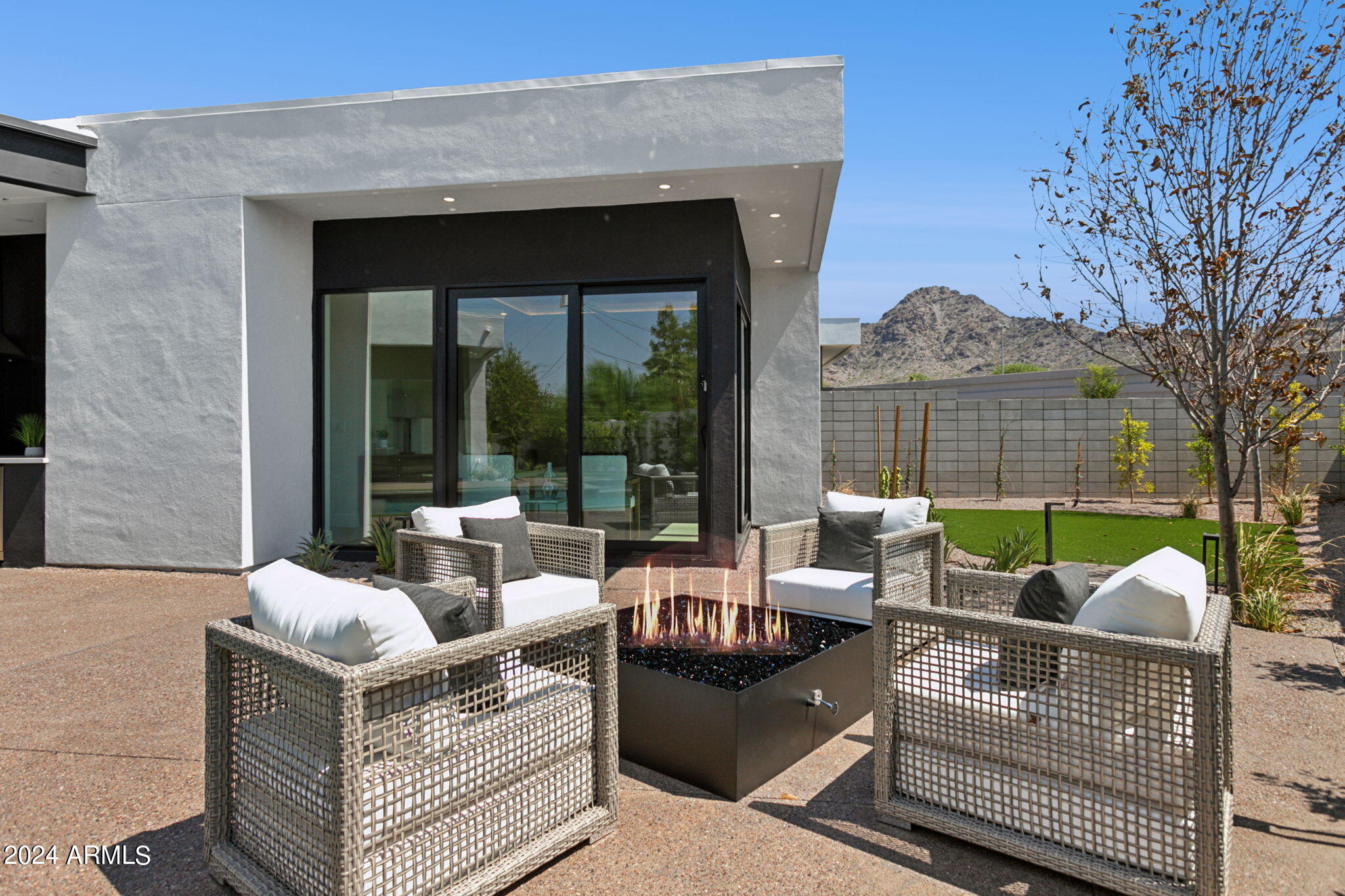 1827 E PALMAIRE Avenue