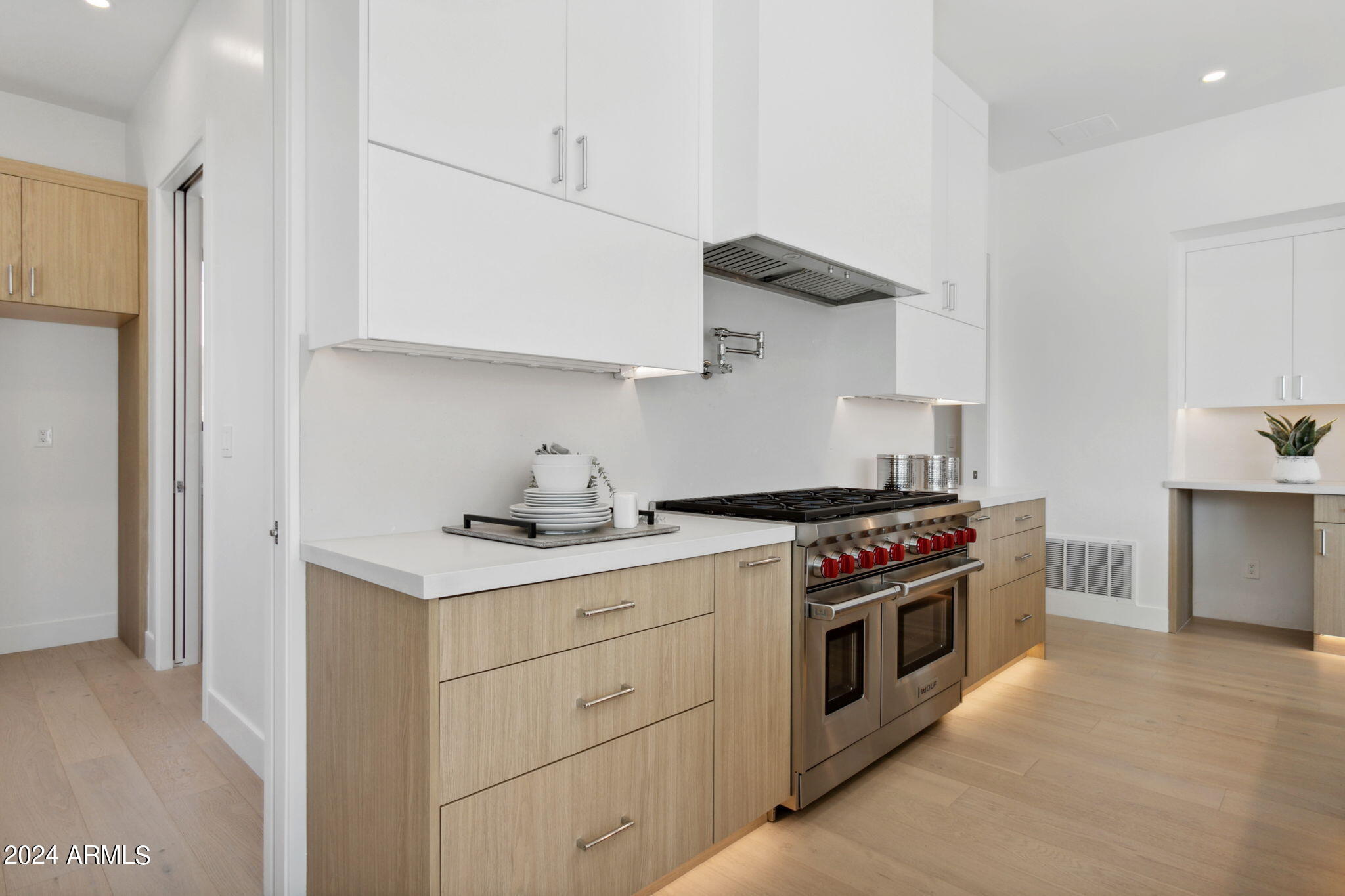 1827 E PALMAIRE Avenue