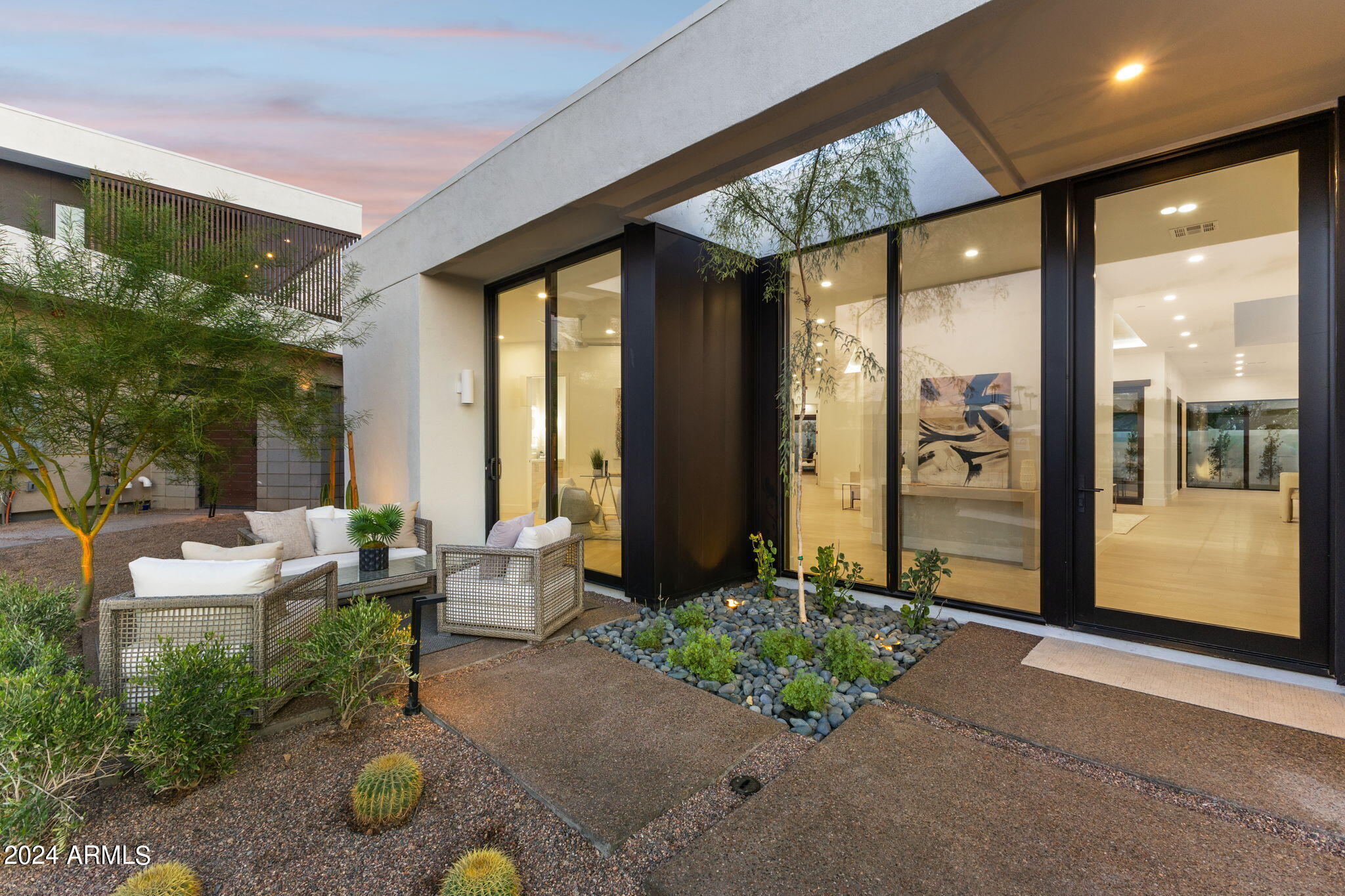 1827 E PALMAIRE Avenue