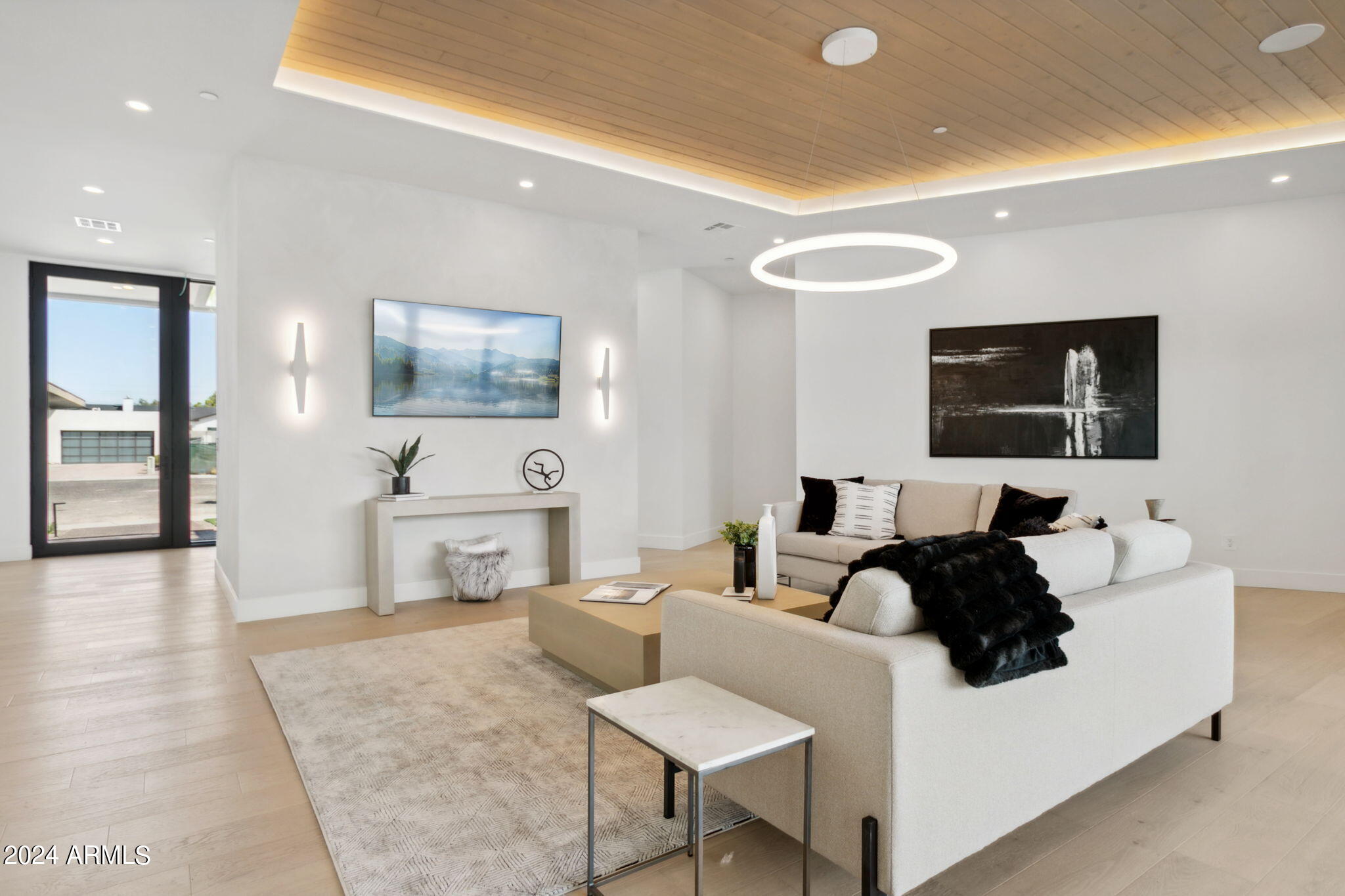 1827 E PALMAIRE Avenue