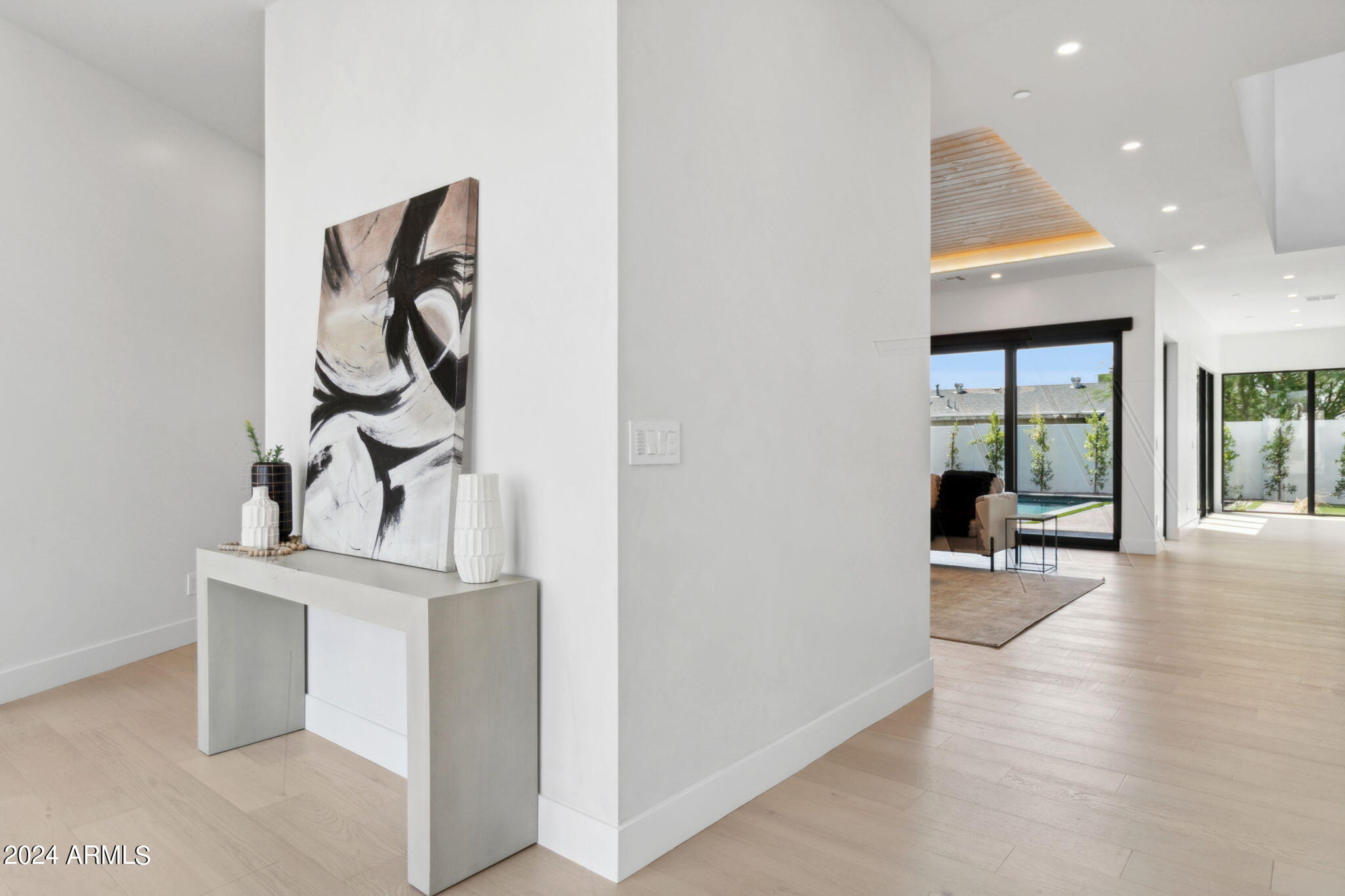 1827 E PALMAIRE Avenue