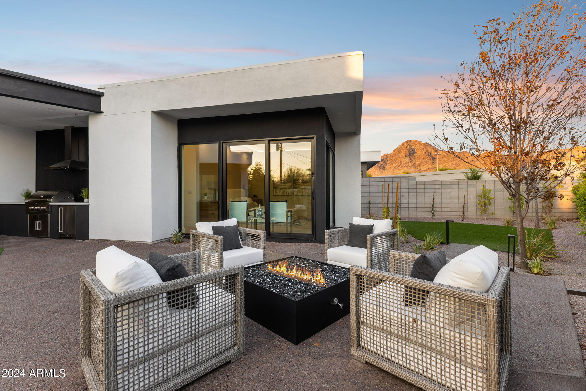 1827 E PALMAIRE Avenue