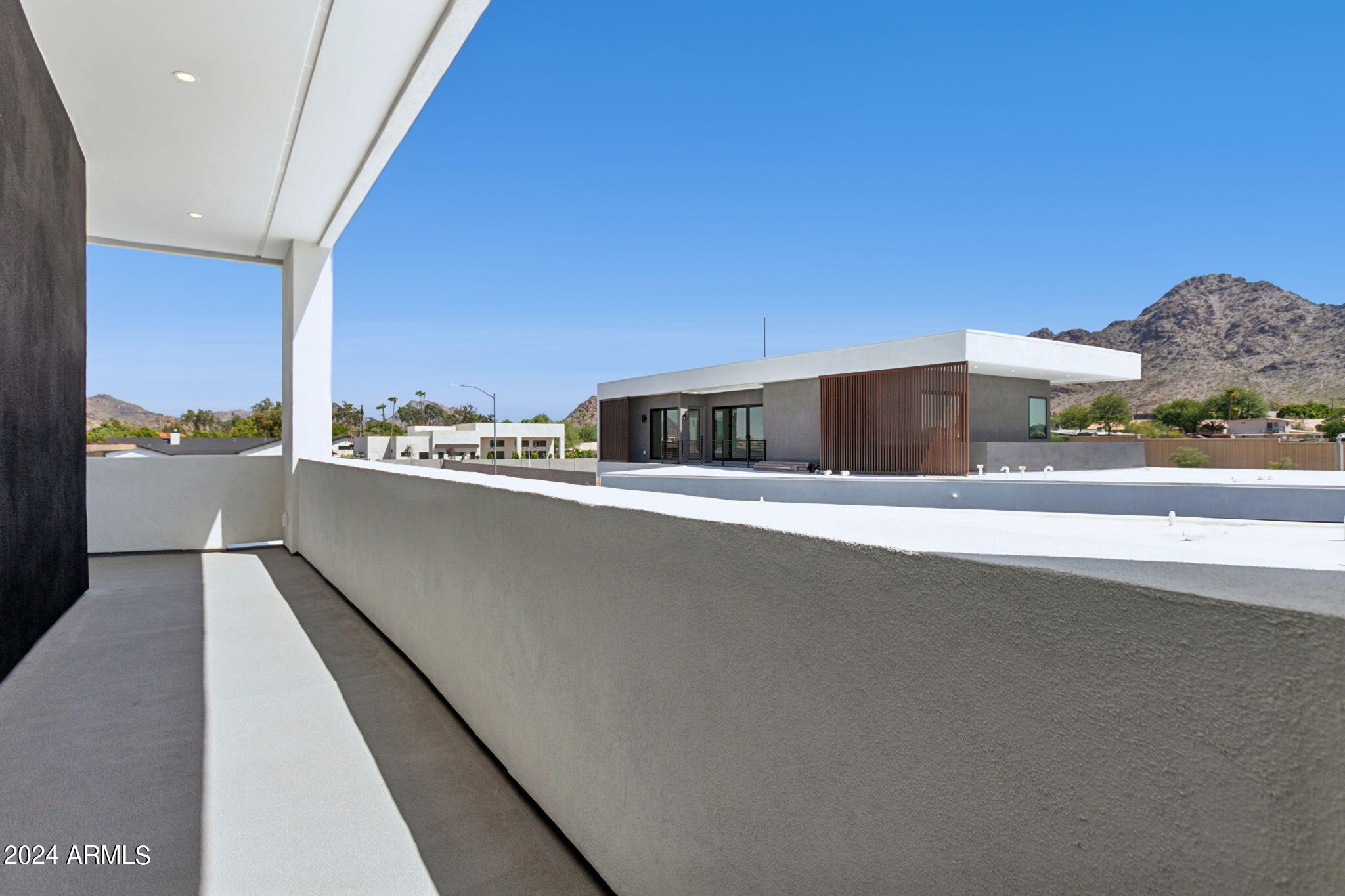 1827 E PALMAIRE Avenue