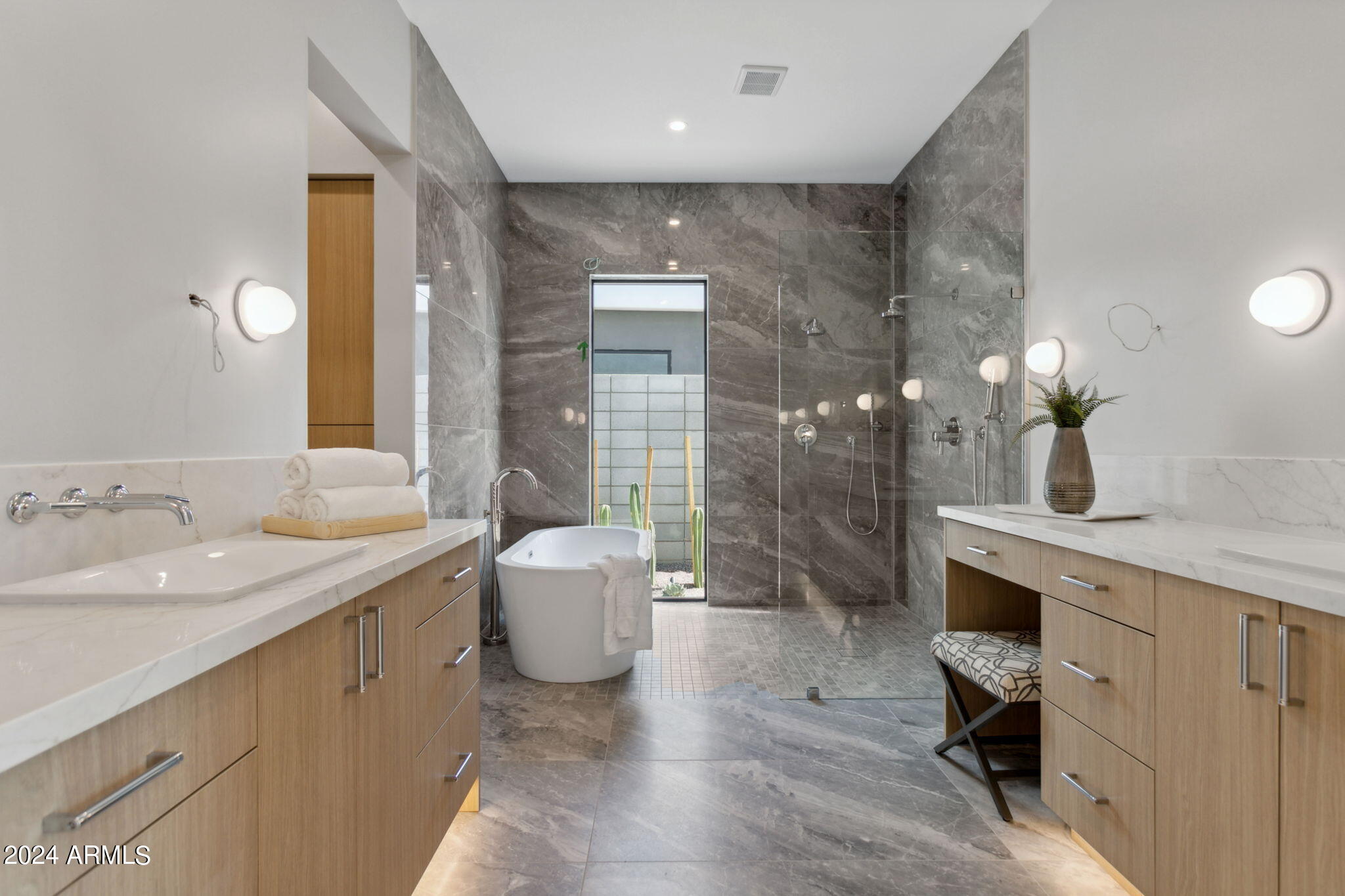 1827 E PALMAIRE Avenue