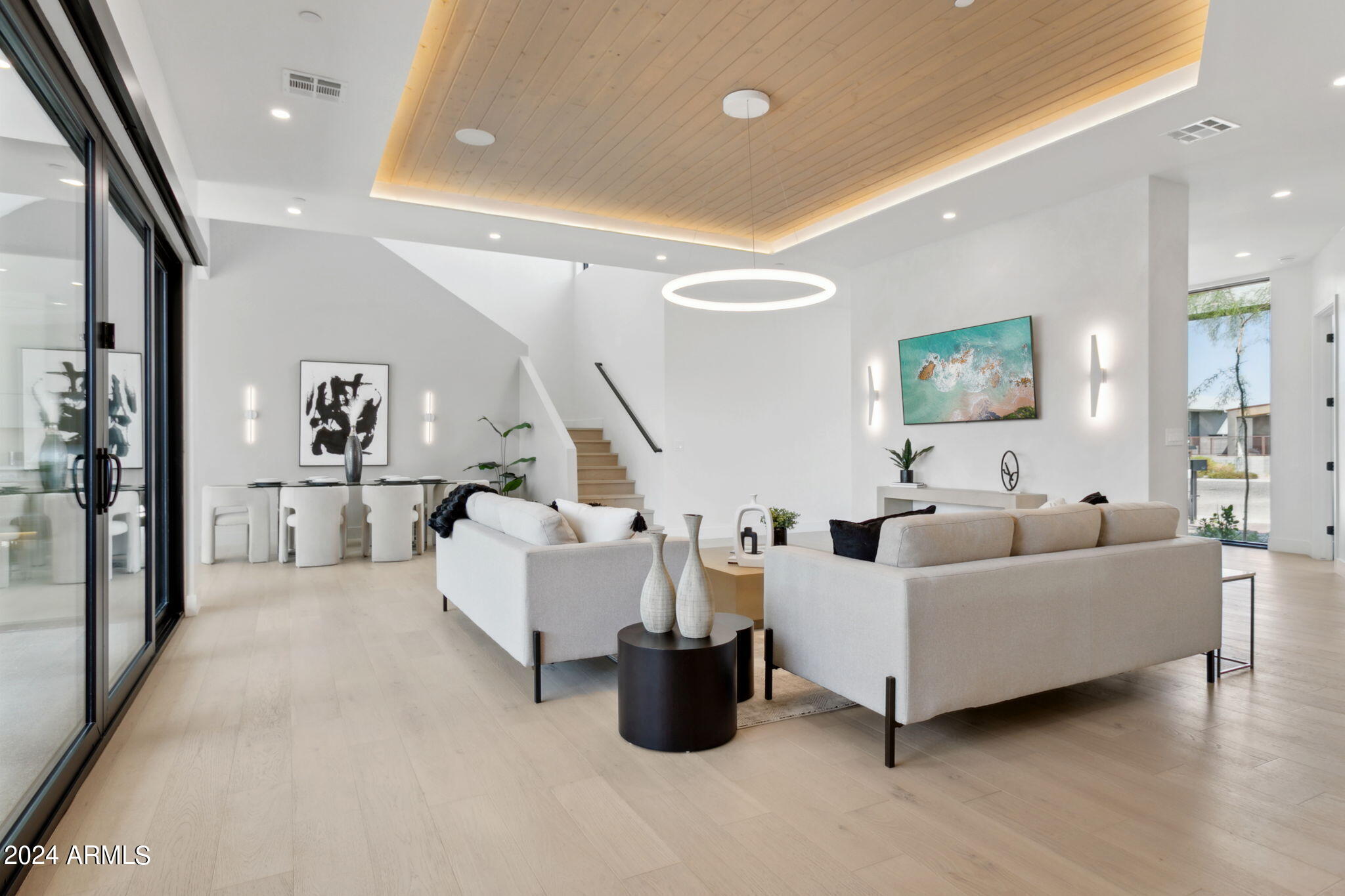 1827 E PALMAIRE Avenue