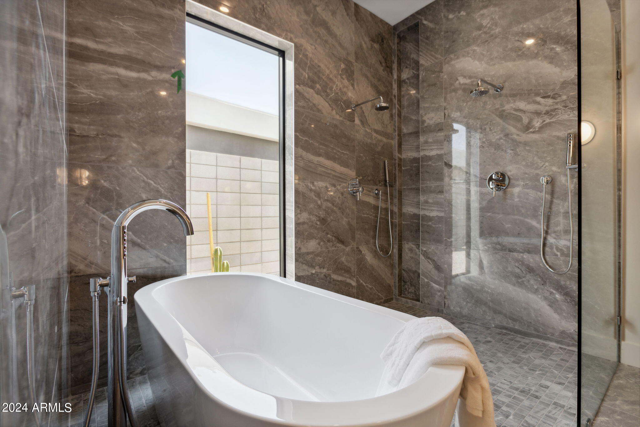 1827 E PALMAIRE Avenue