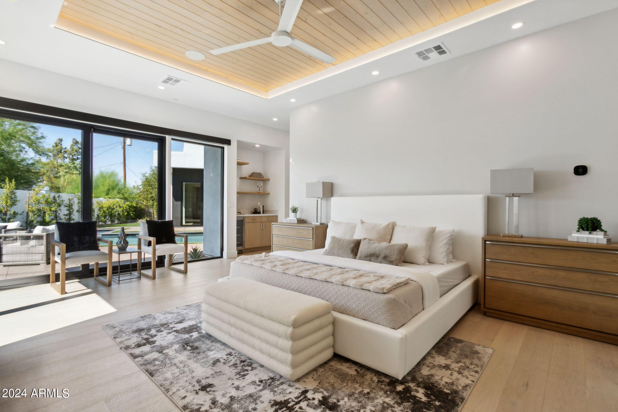 1827 E PALMAIRE Avenue