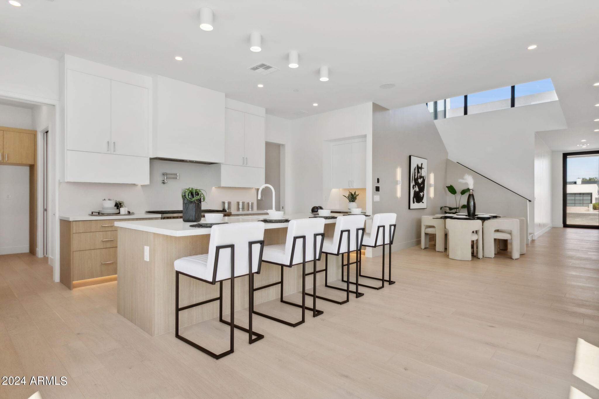 1827 E PALMAIRE Avenue