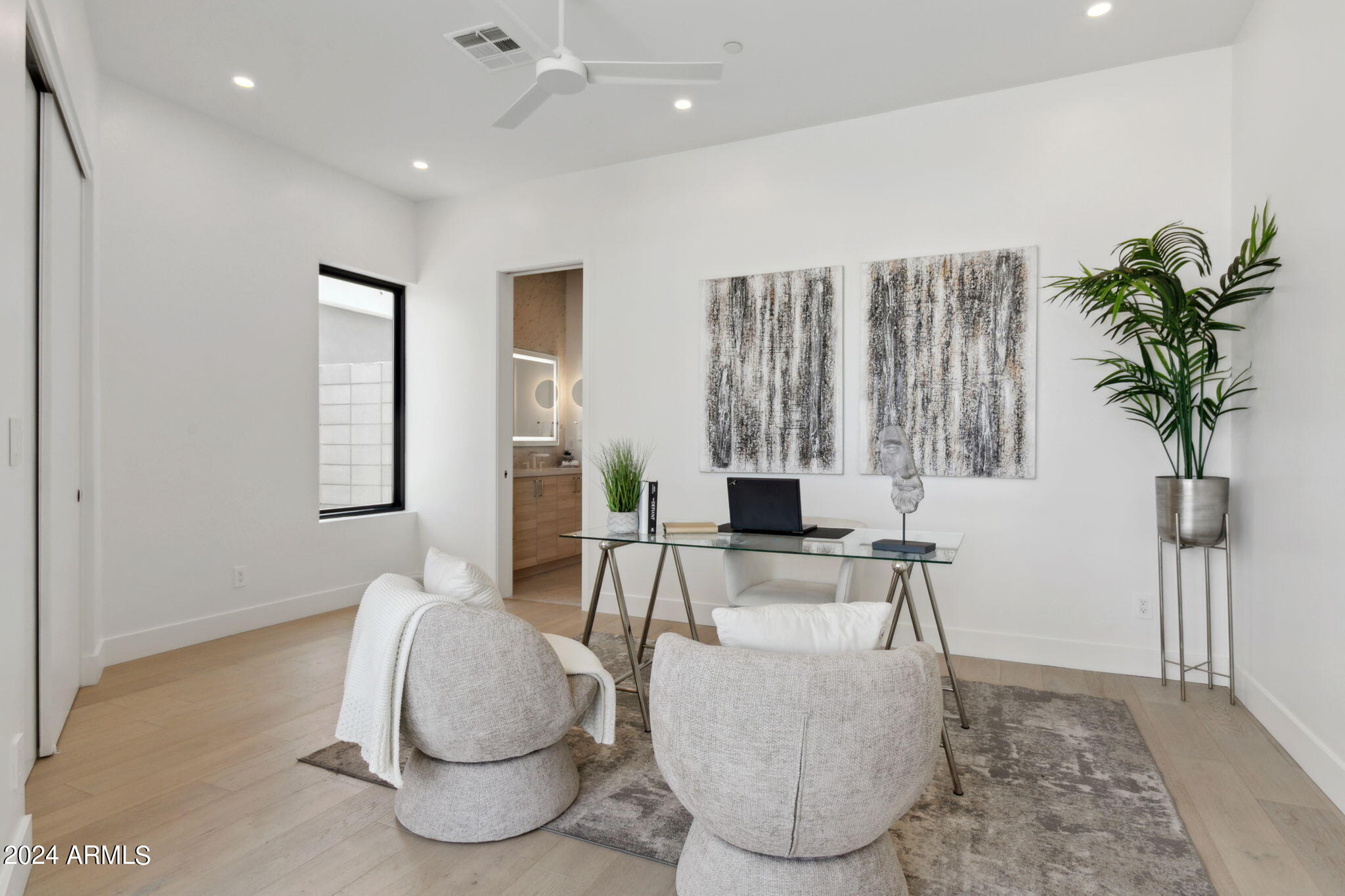 1827 E PALMAIRE Avenue