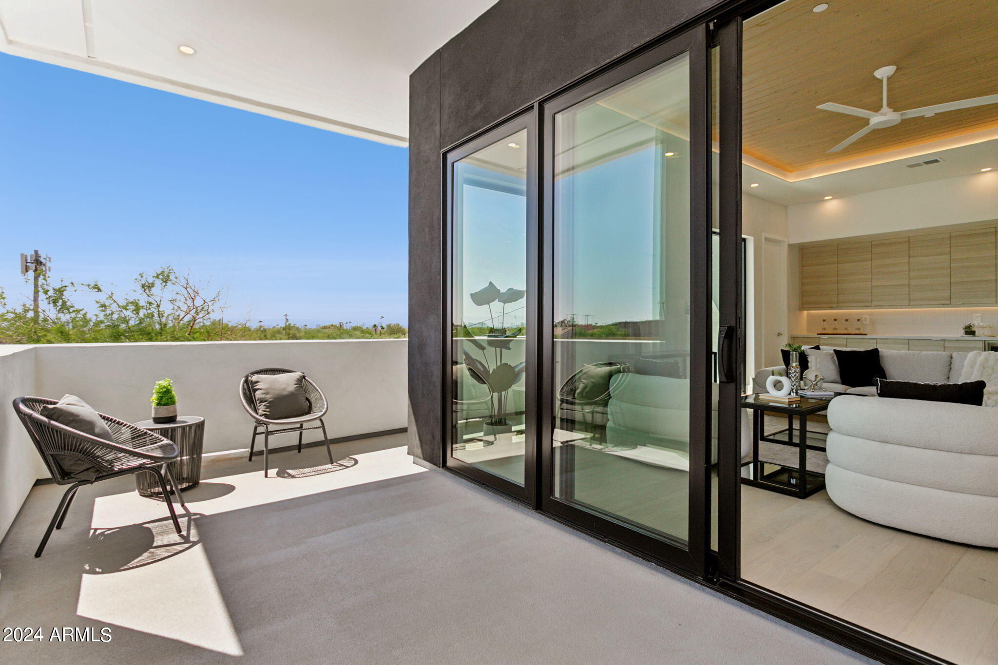 1827 E PALMAIRE Avenue