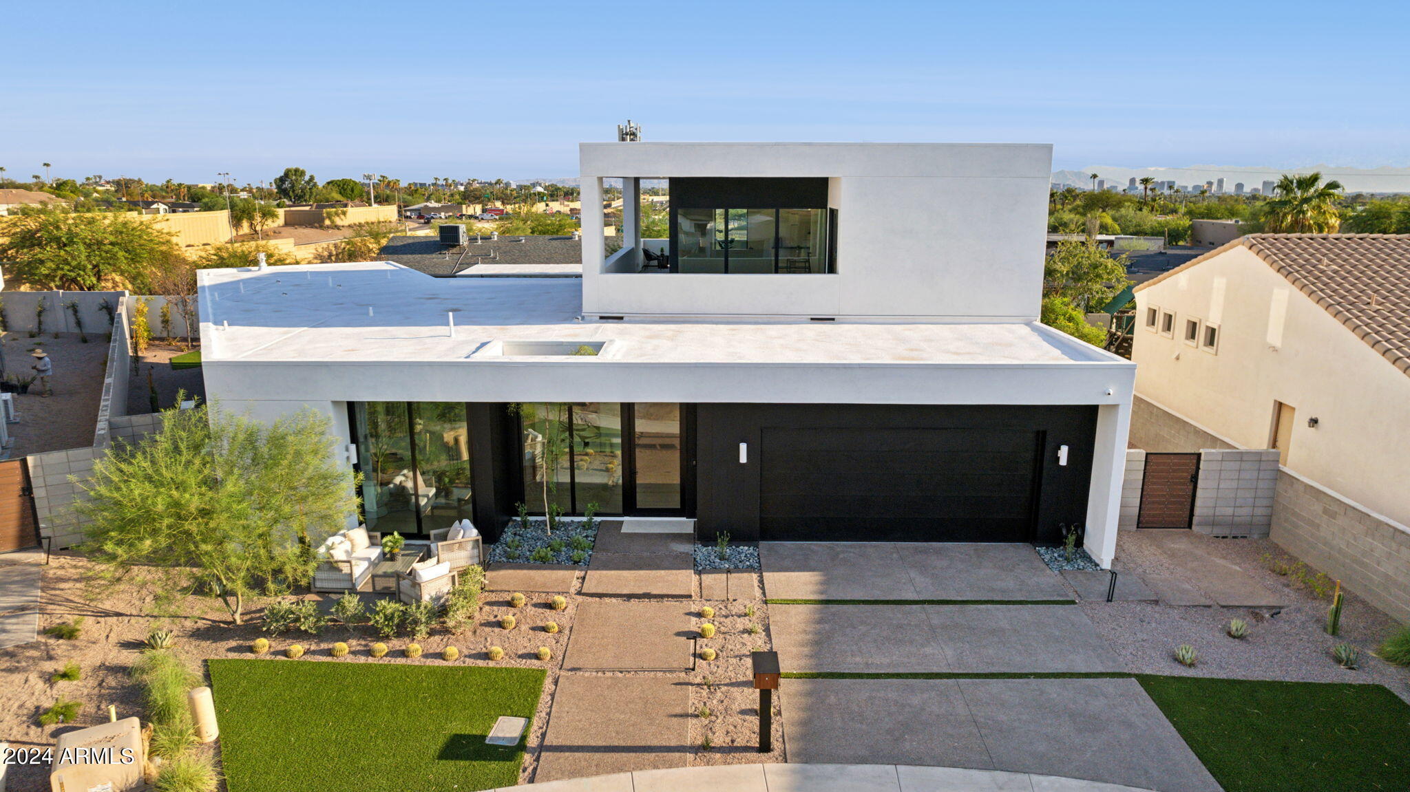 1827 E PALMAIRE Avenue