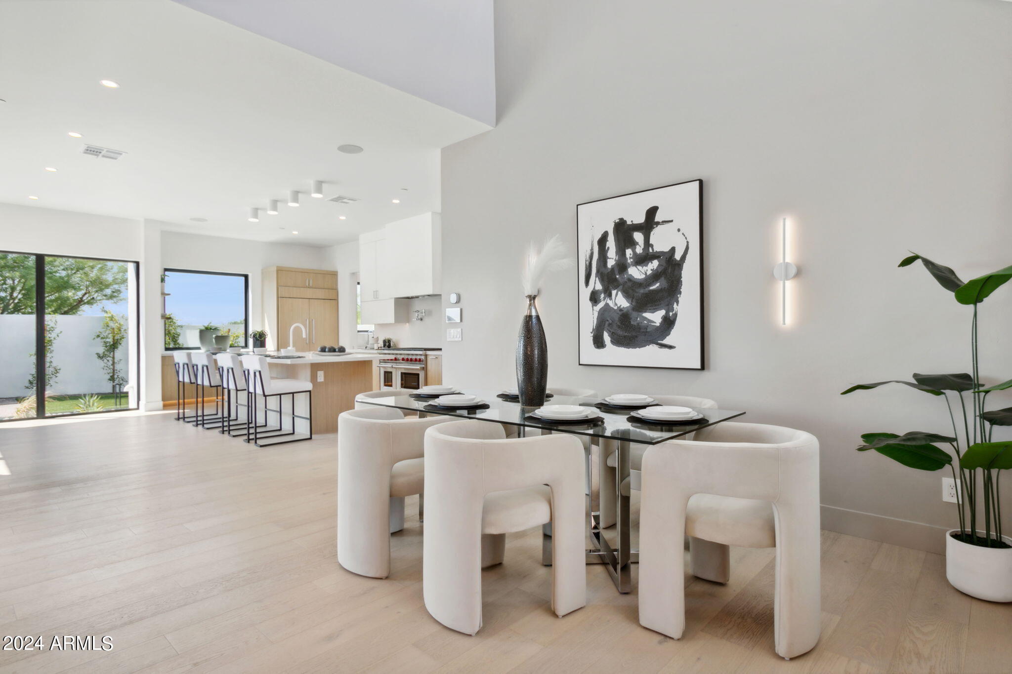 1827 E PALMAIRE Avenue